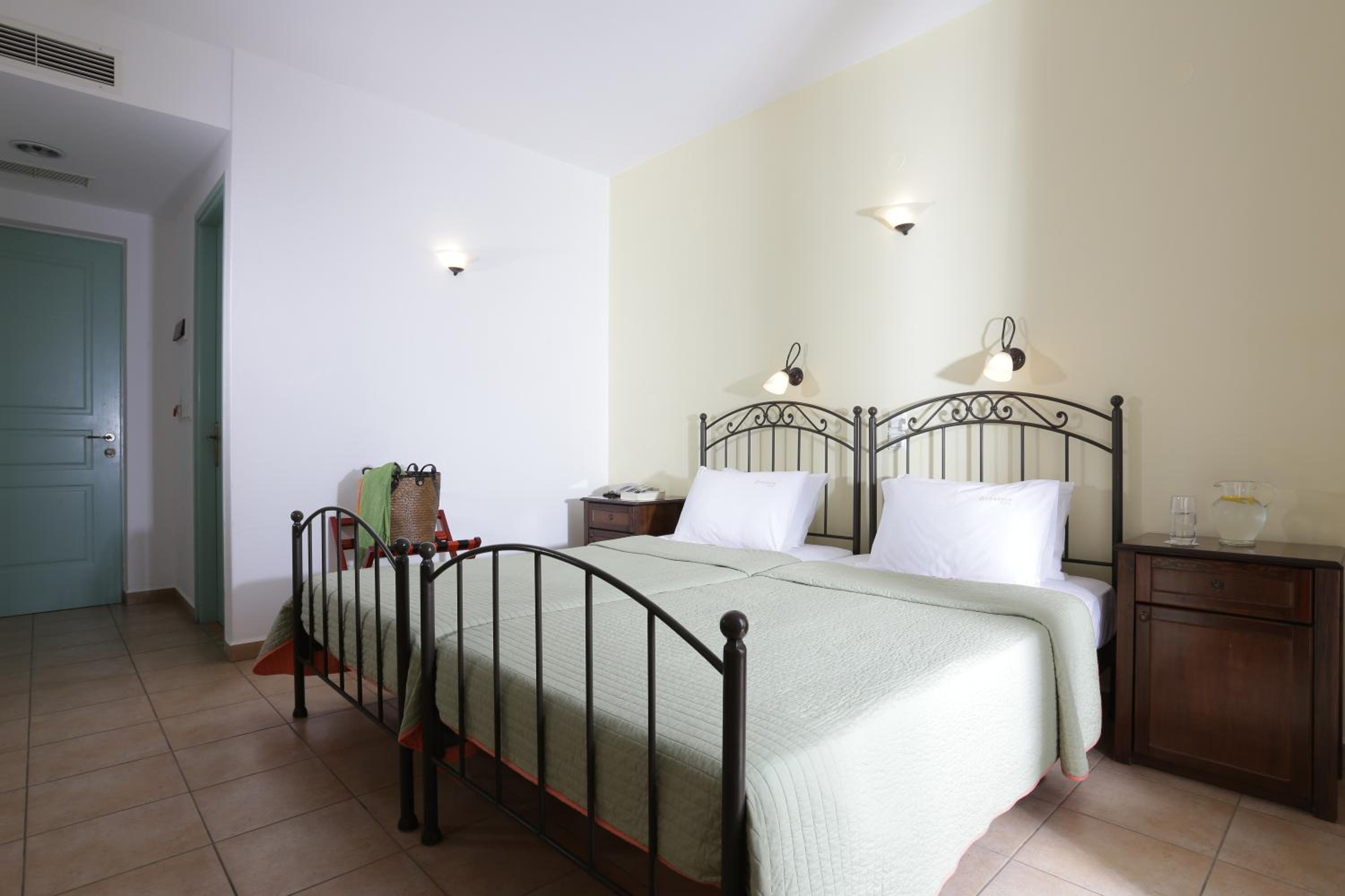 Double Room with Sea View - Photo 1