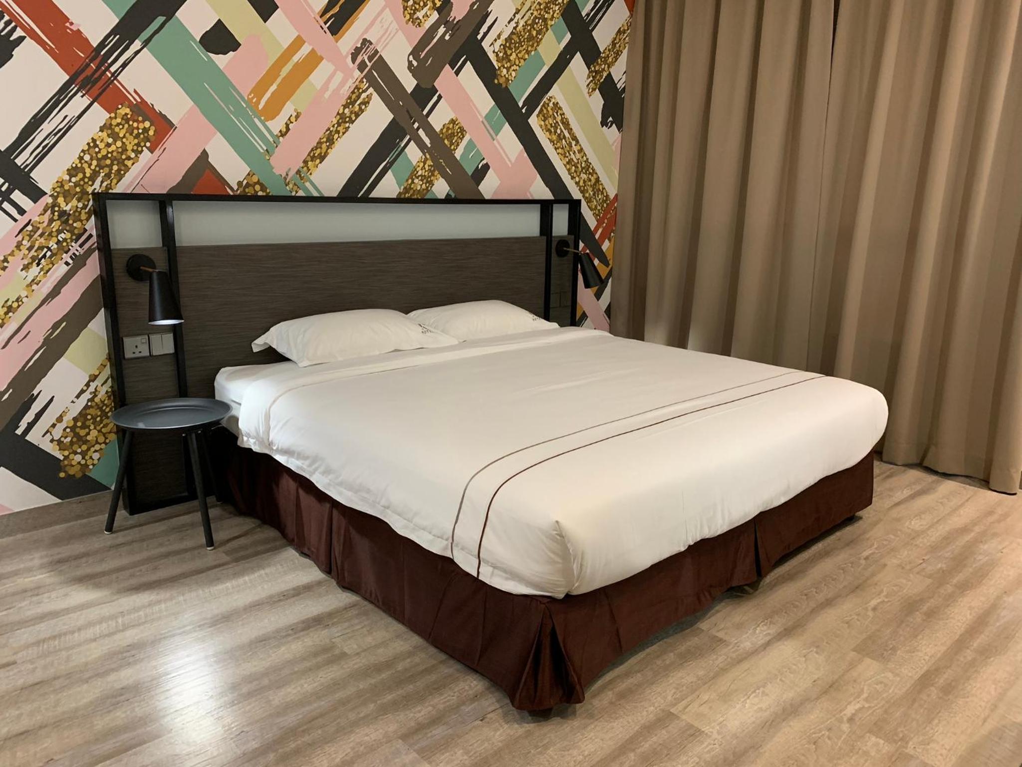 Deluxe King Room - Photo 2
