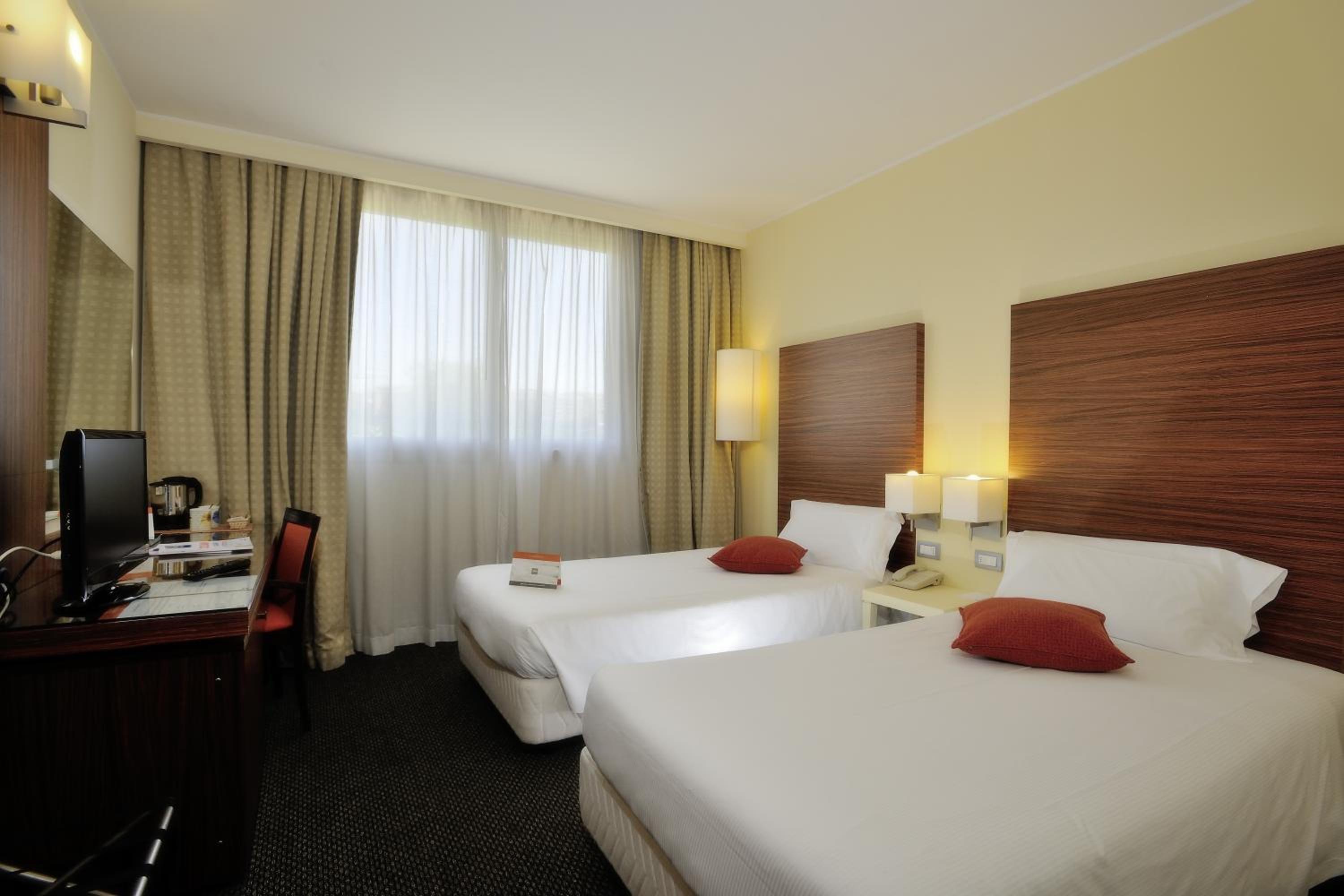 Comfort Twin Room - Photo 2