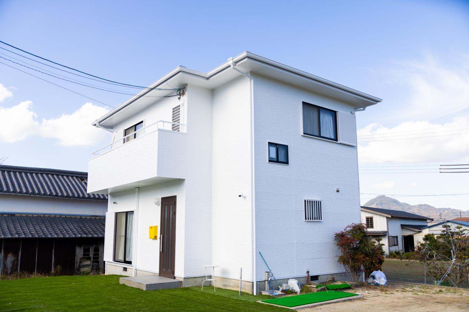 Three-Bedroom House - Photo 5