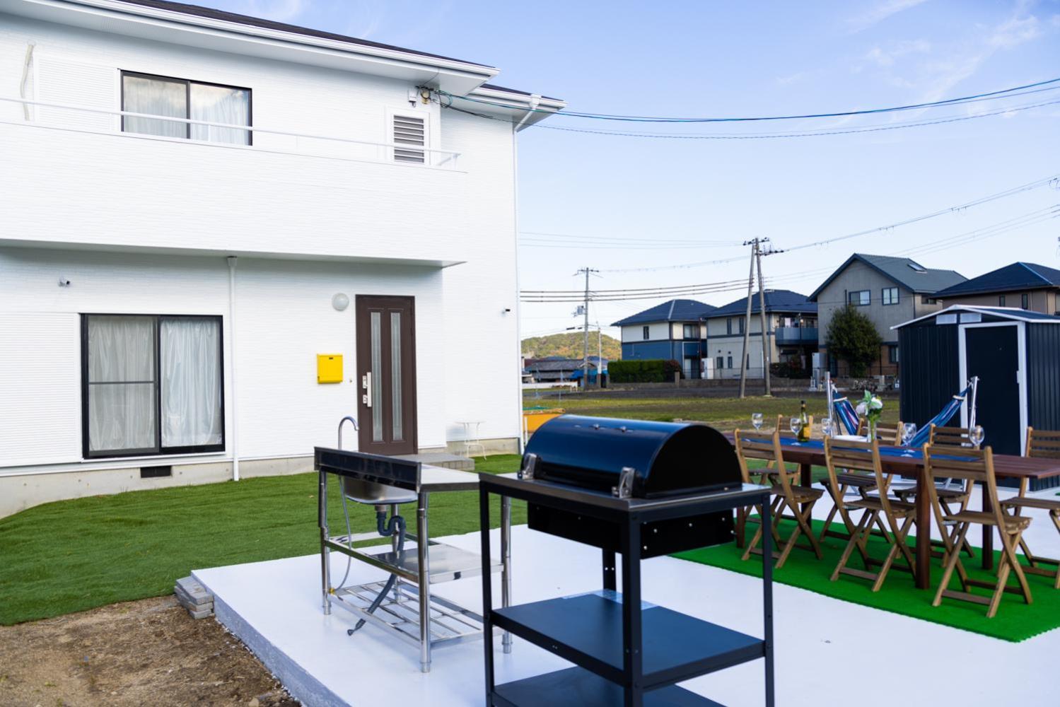 Three-Bedroom House - Photo 2