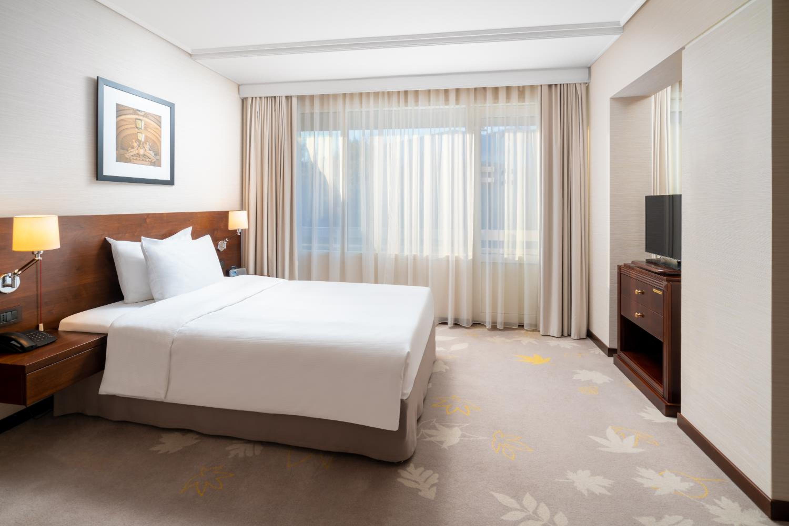 One-Bedroom King Suite with Balcony and Garden View - Photo 1
