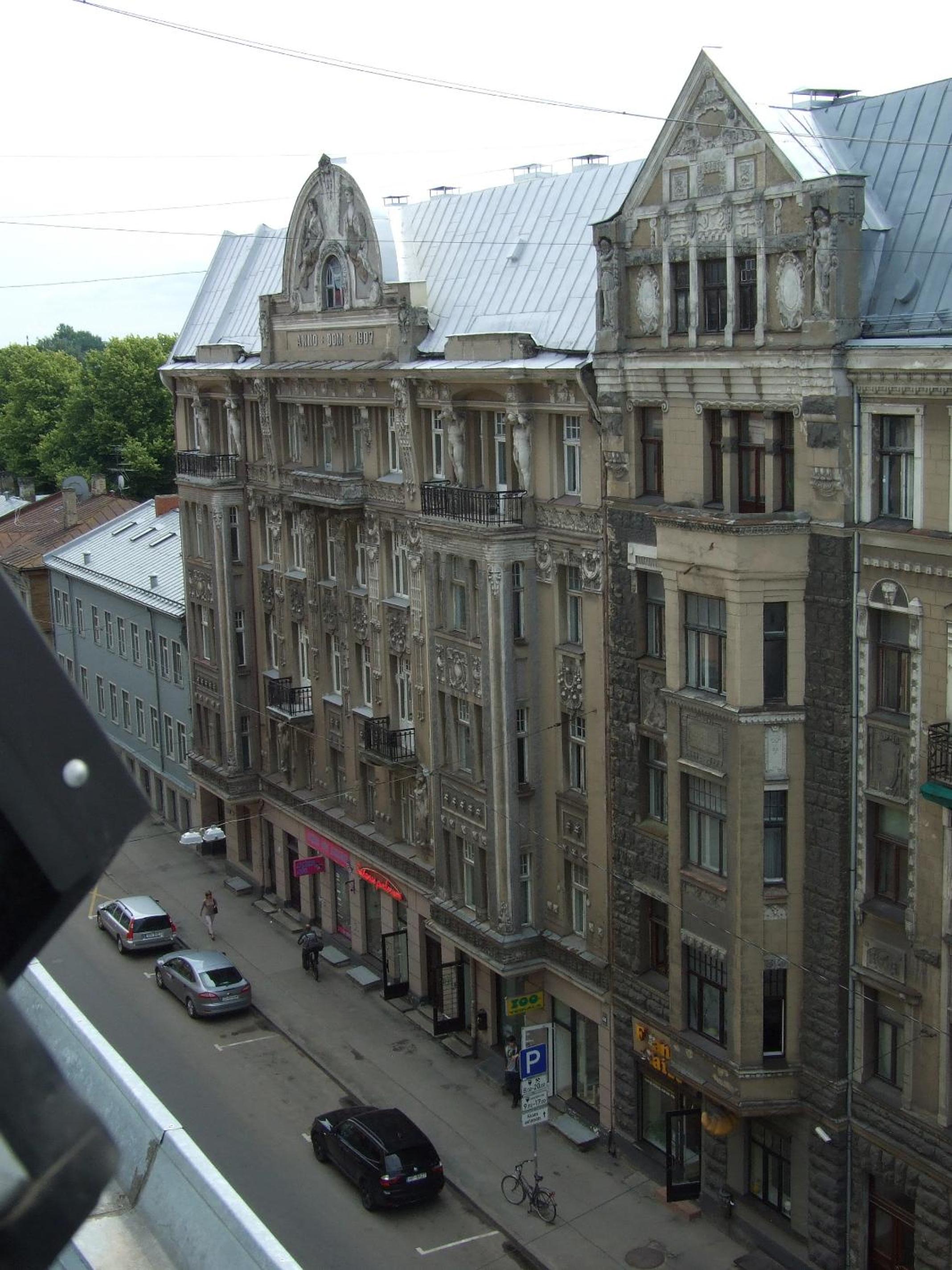 Two-Bedroom Apartment - Photo 21