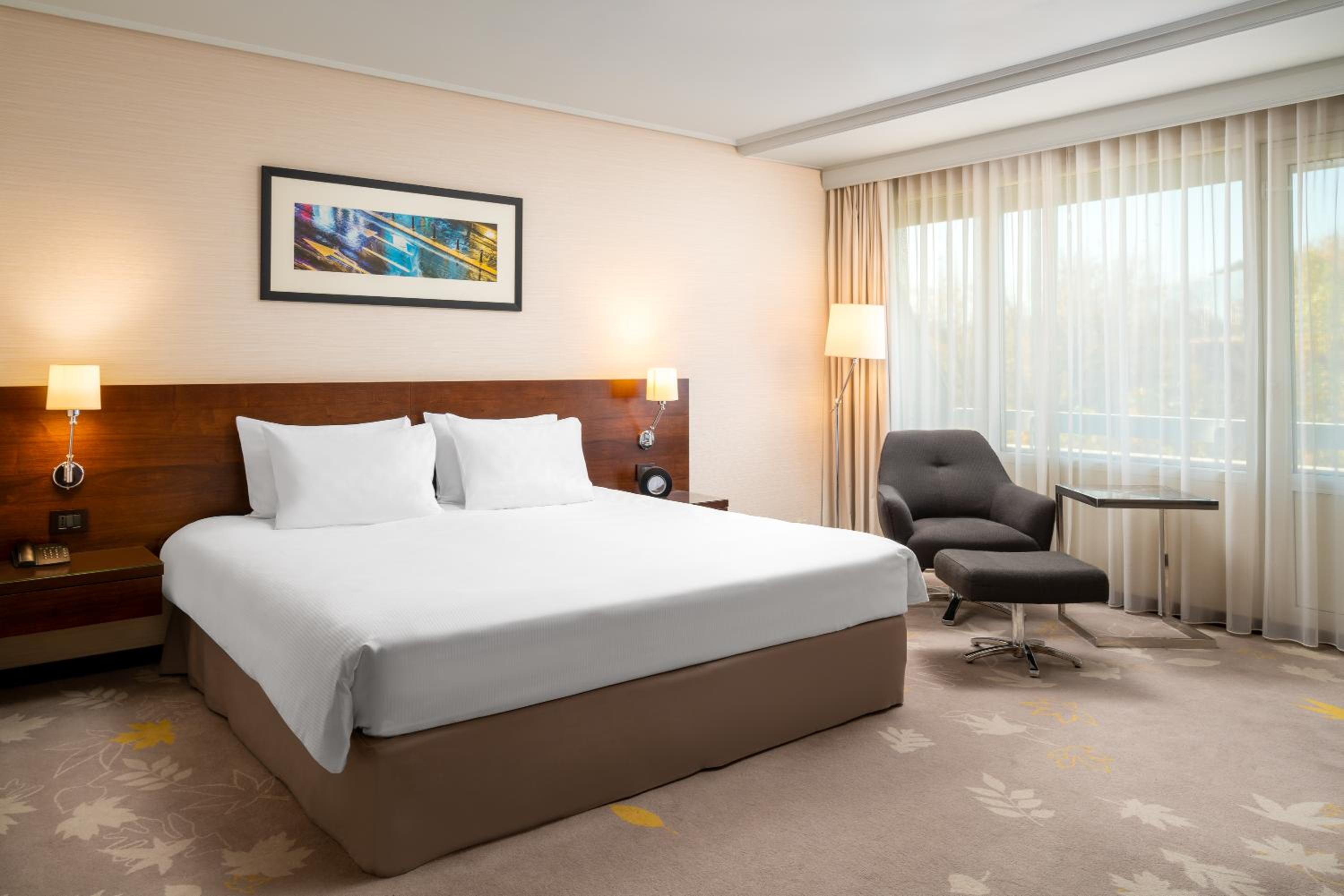 One-Bedroom King Suite with Balcony - Photo 7