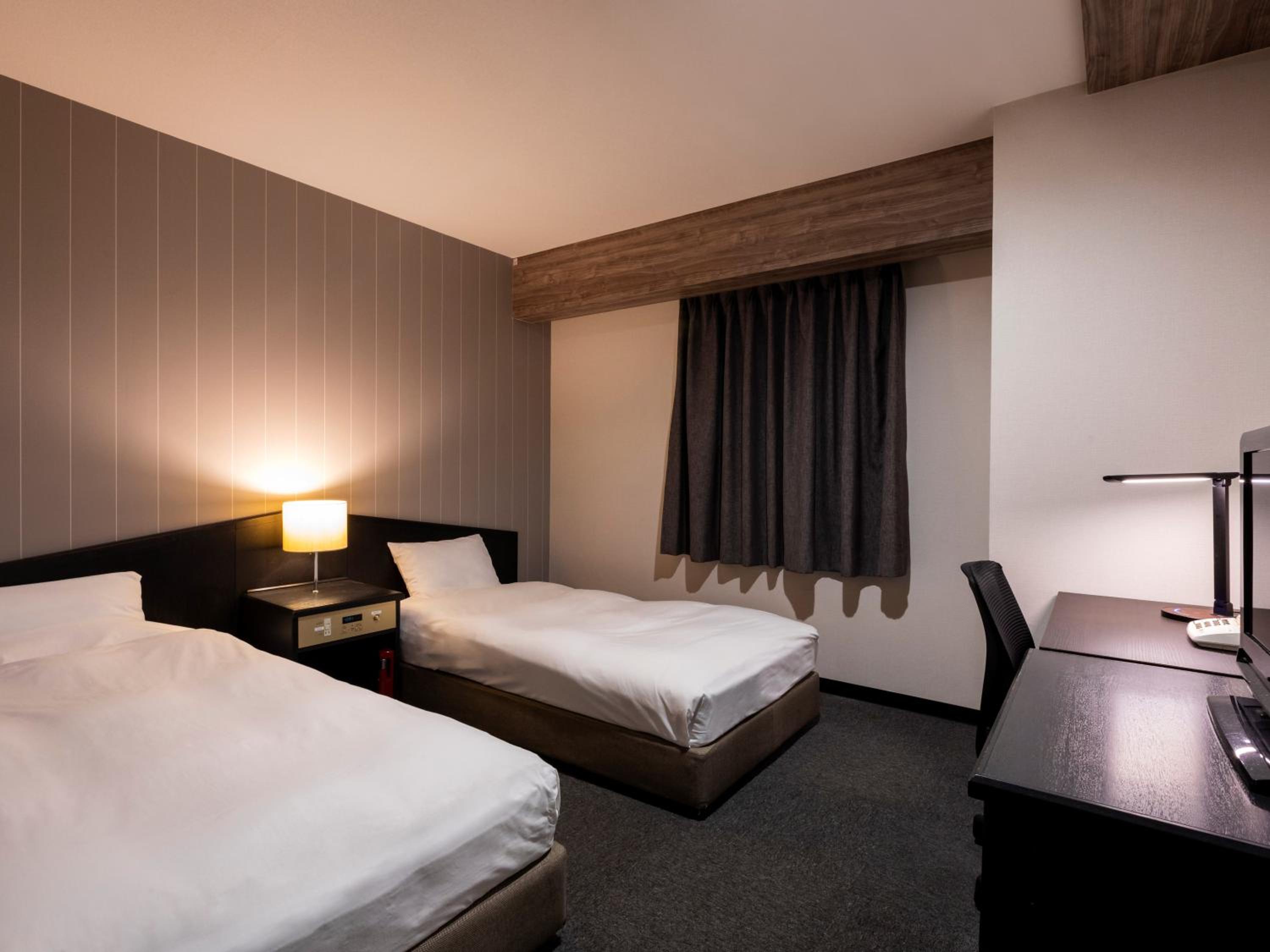 Twin Room - Non-Smoking - Photo 2