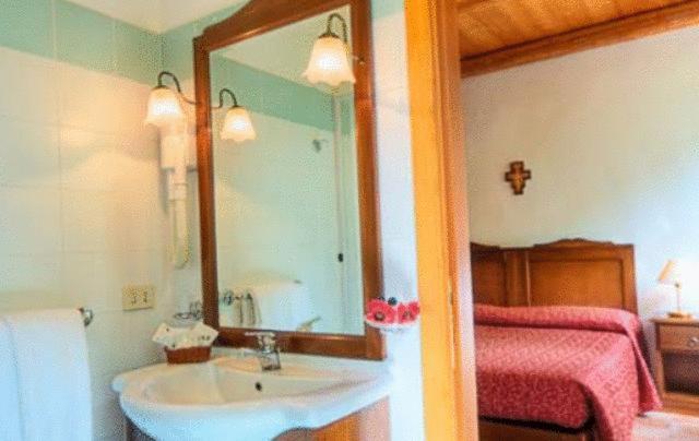 Double or Twin Room - Photo 4