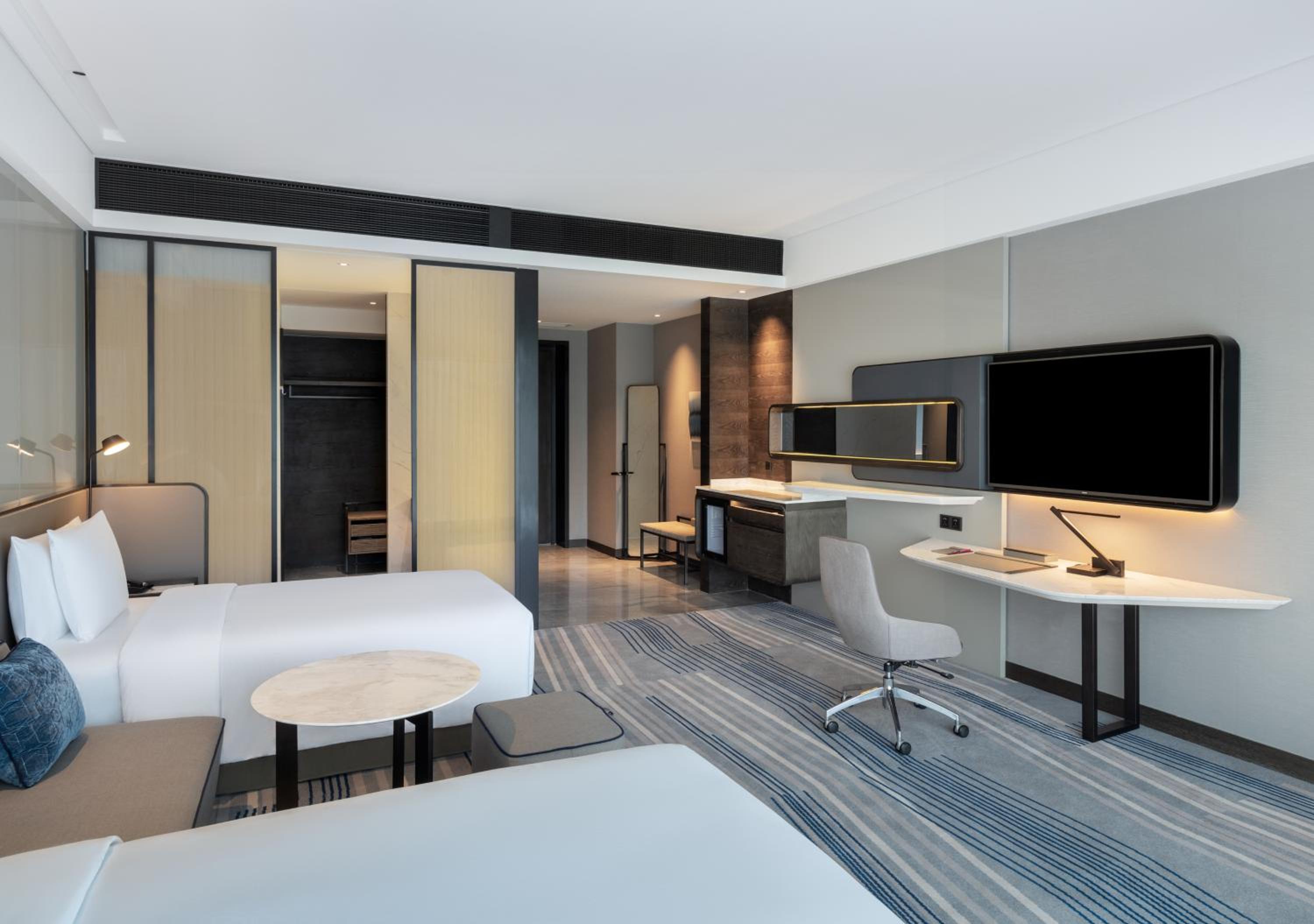 Standard Twin Room with Sea View - Photo 4