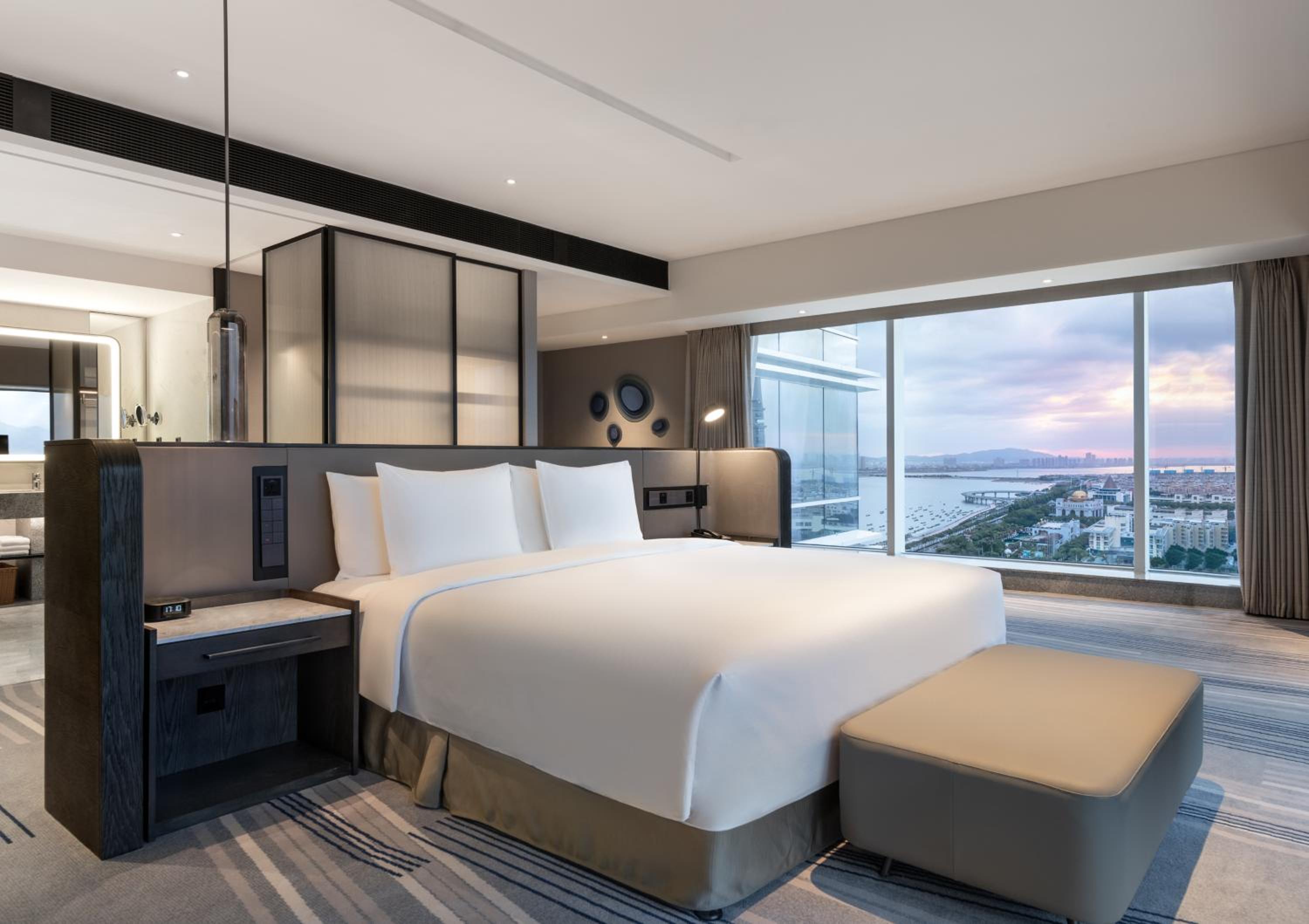 Junior King Suite with Living Area - Photo 2