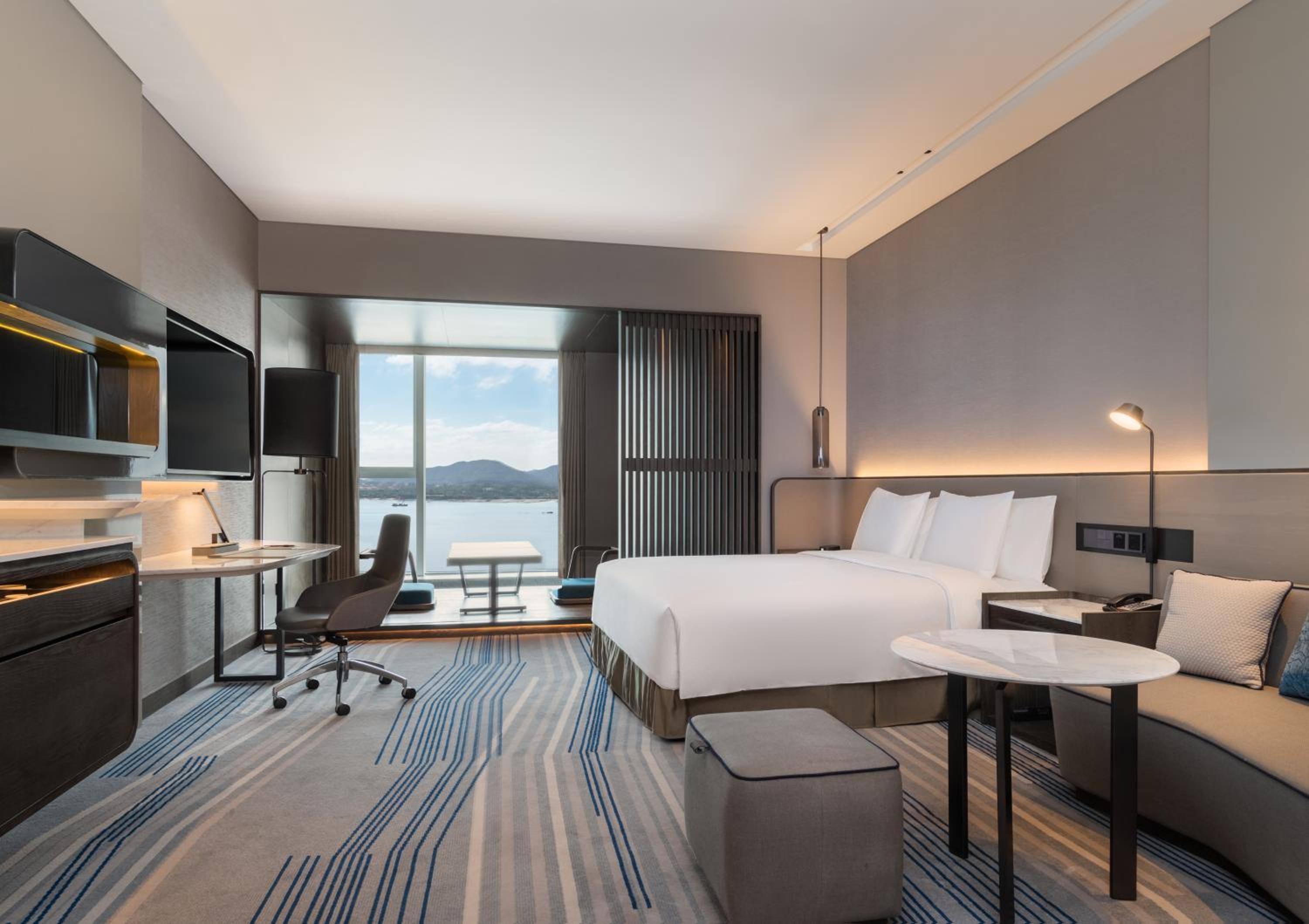 1 King Premium Lounge Access Seaview - Photo 1