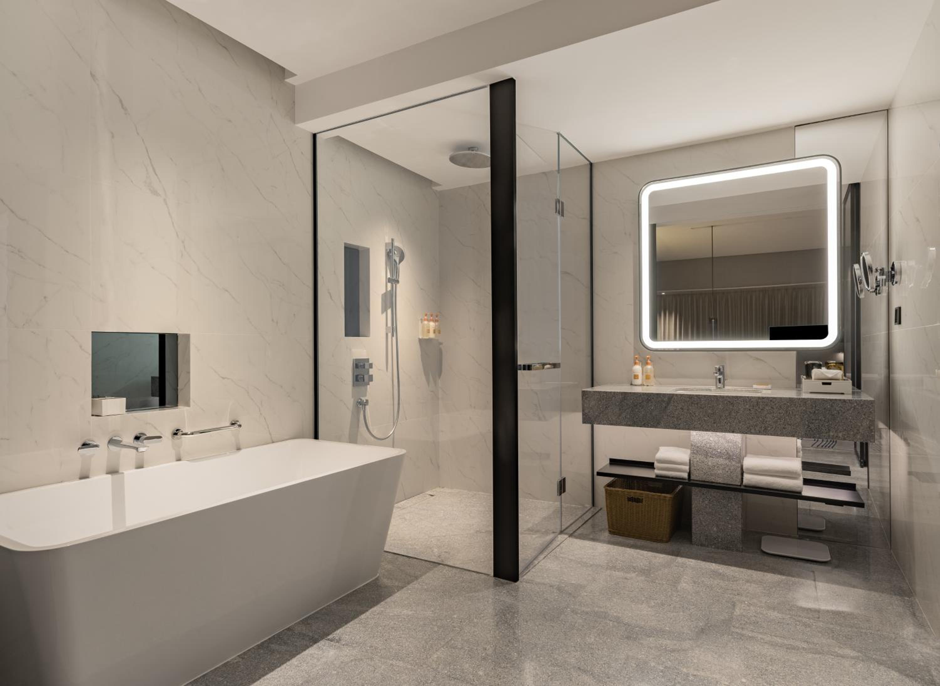 Junior King Suite with Living Area - Photo 3