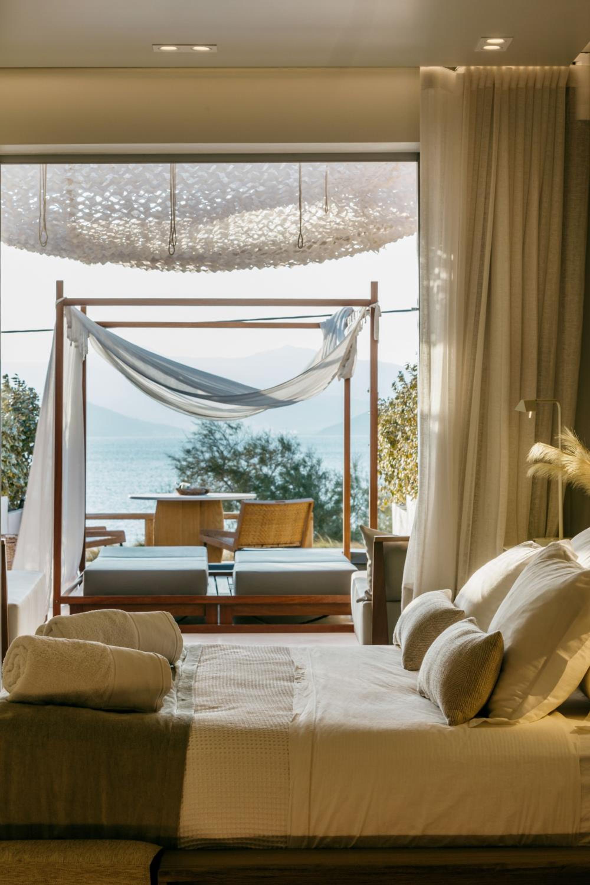 Sea View Meditation Suite with outdoor hot tub & day bed  photo 1
