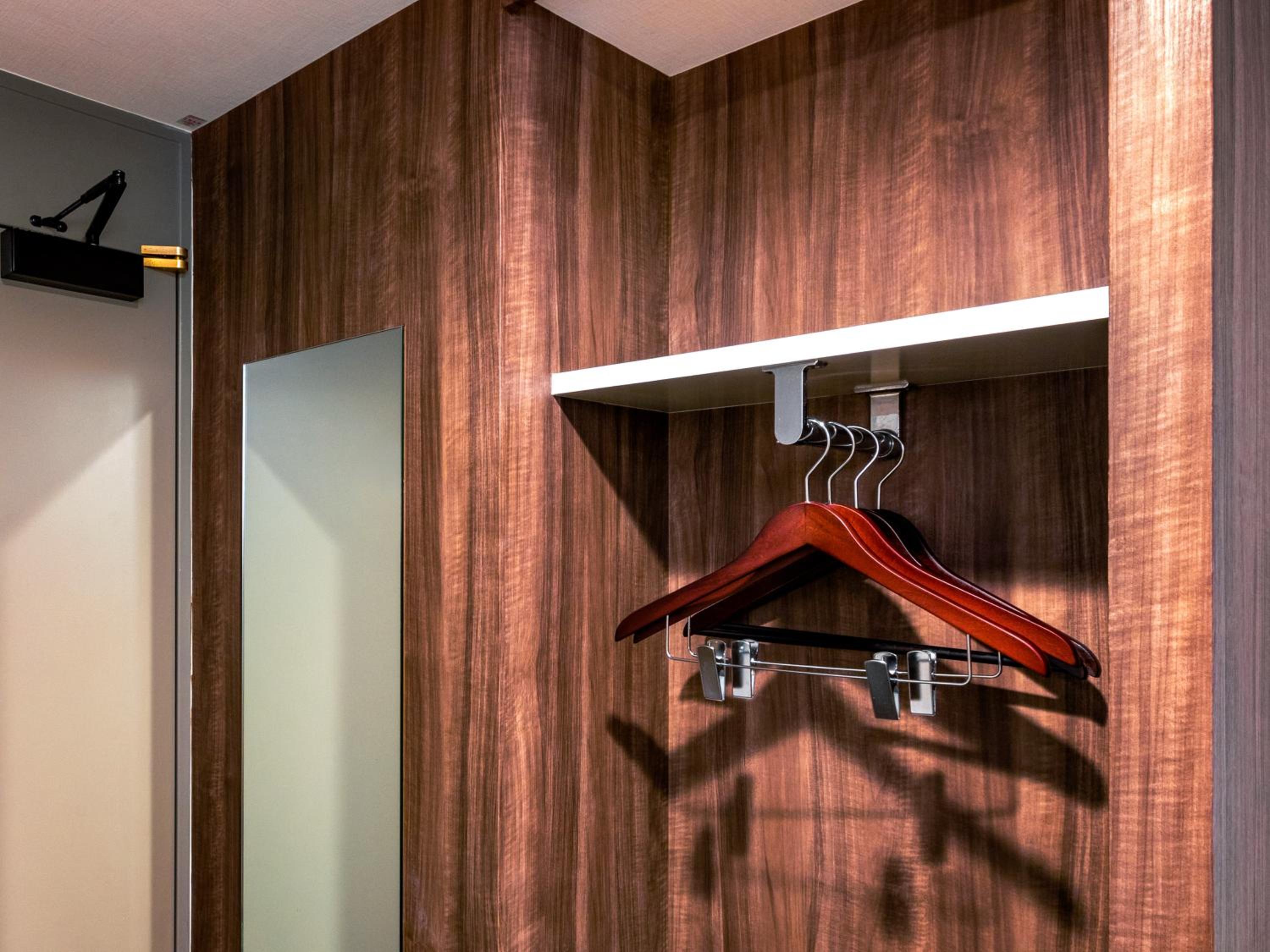 Twin Room - Non-Smoking - Photo 4