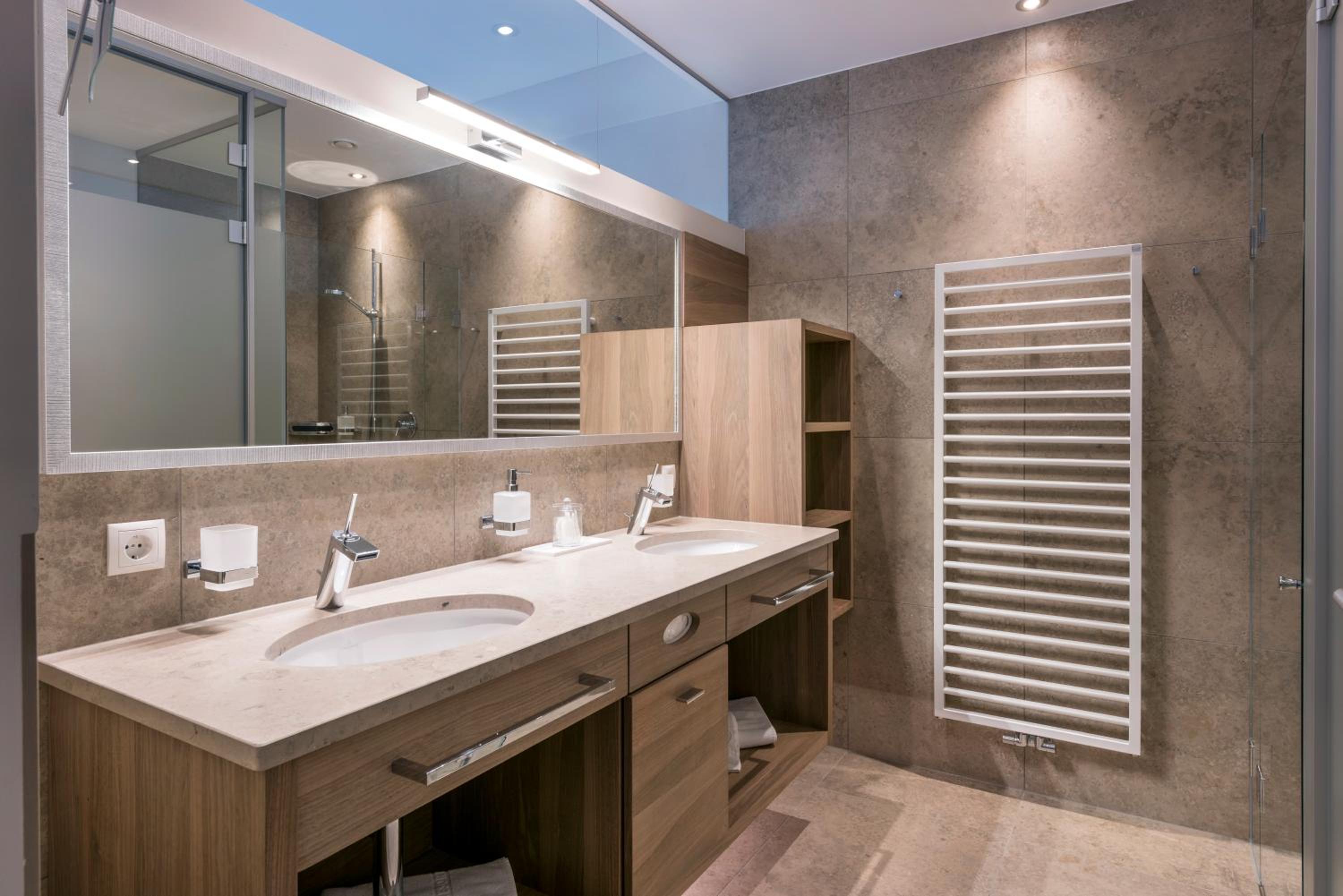 Deluxe Suite - Photo 10