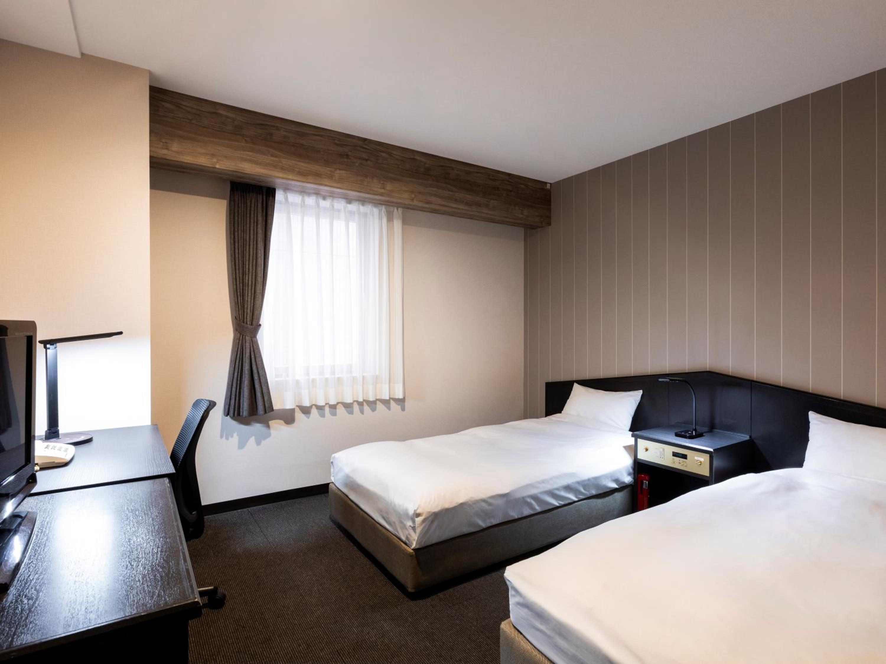 Twin Room - Non-Smoking - Photo 6