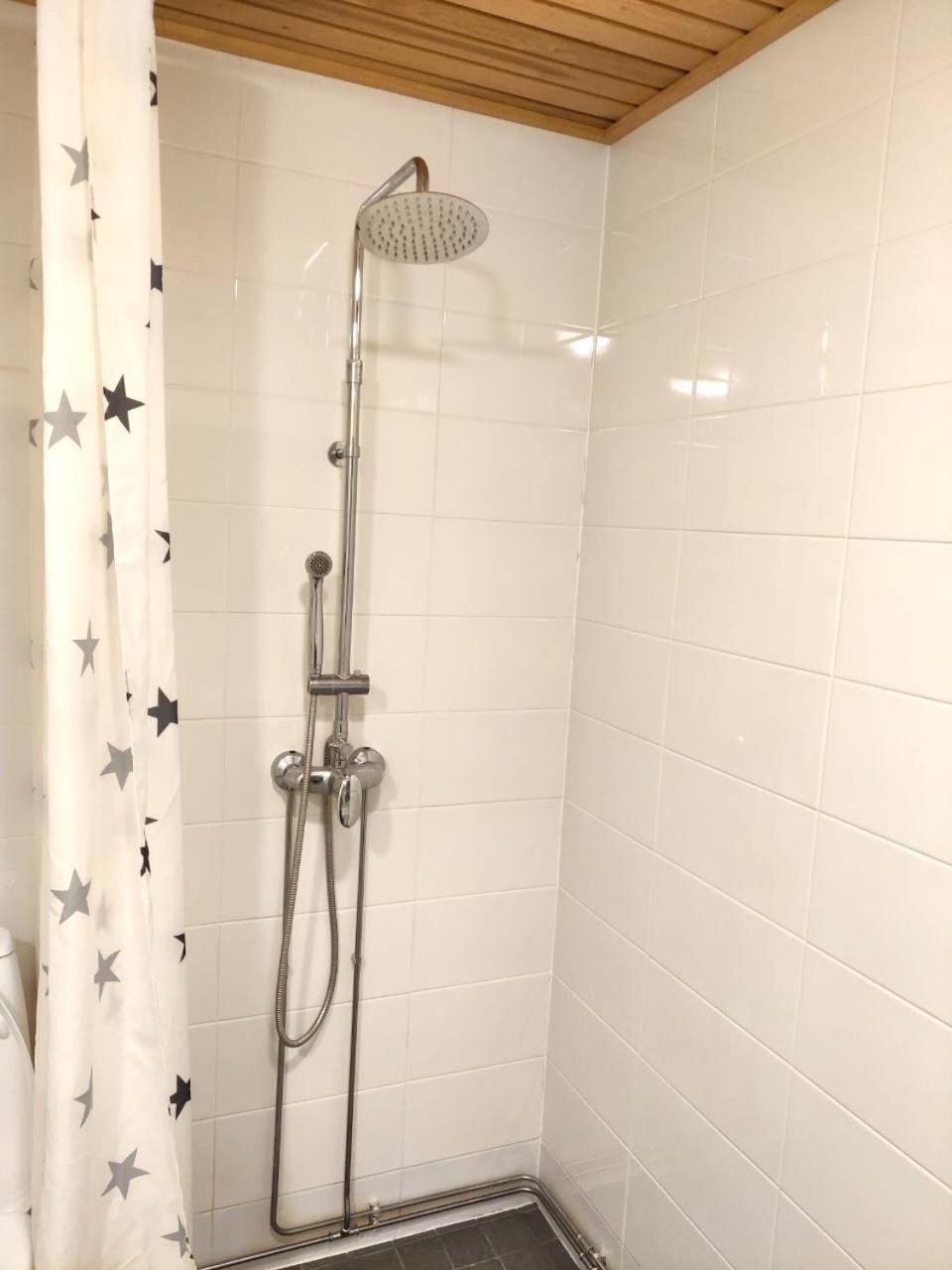 Deluxe Family Suite - Photo 16