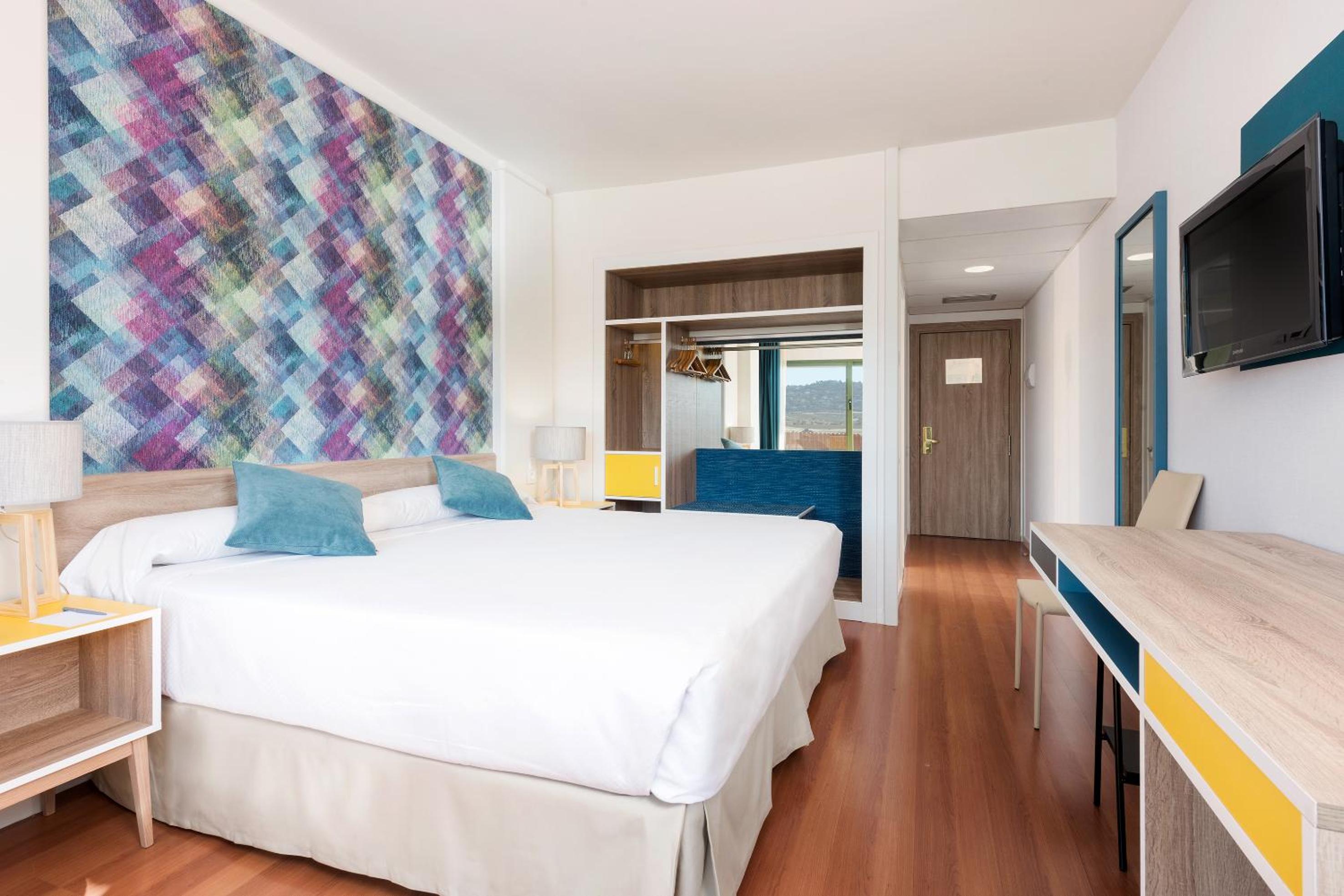 Standard King Room photo 2