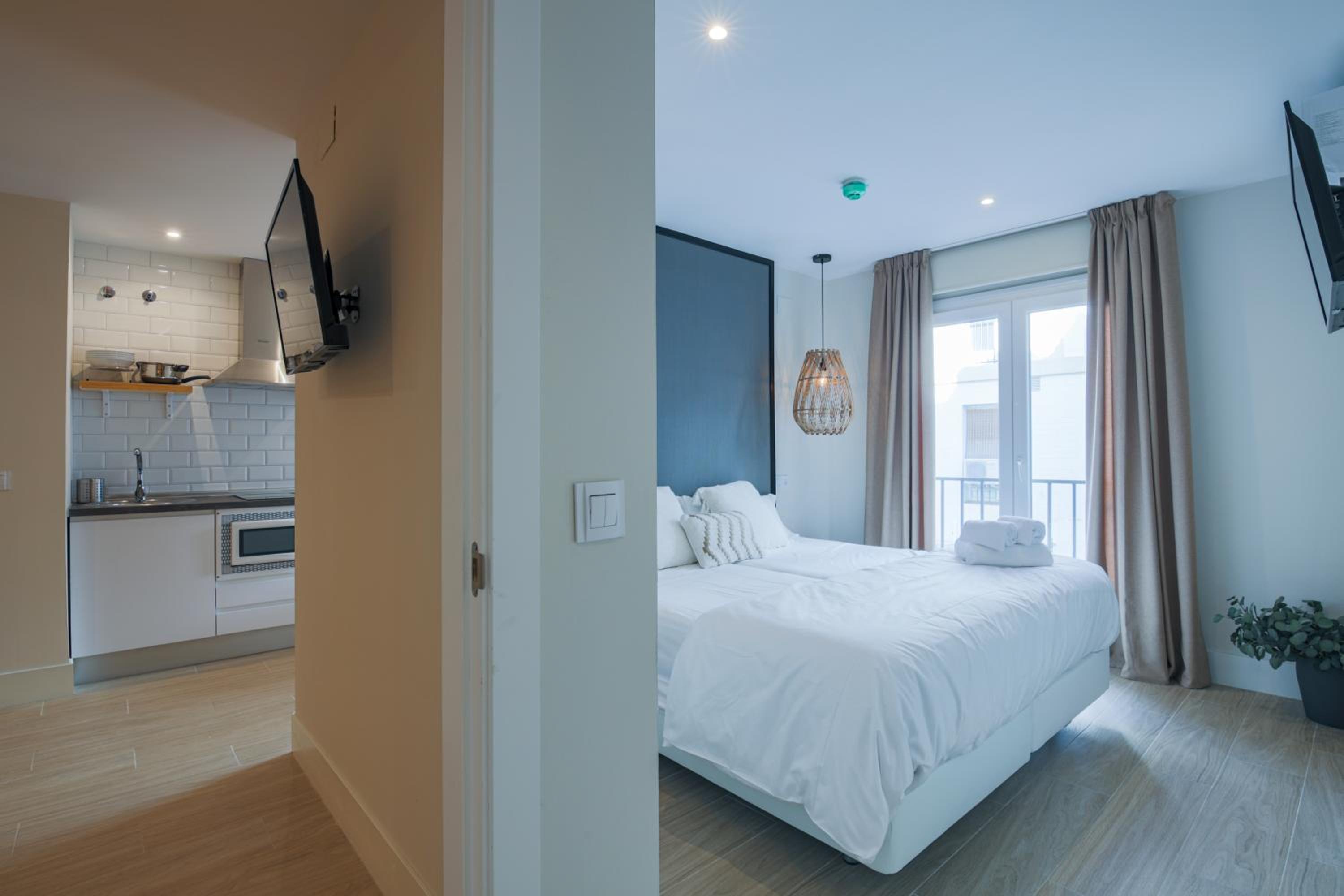 One-Bedroom Suite - Photo 3