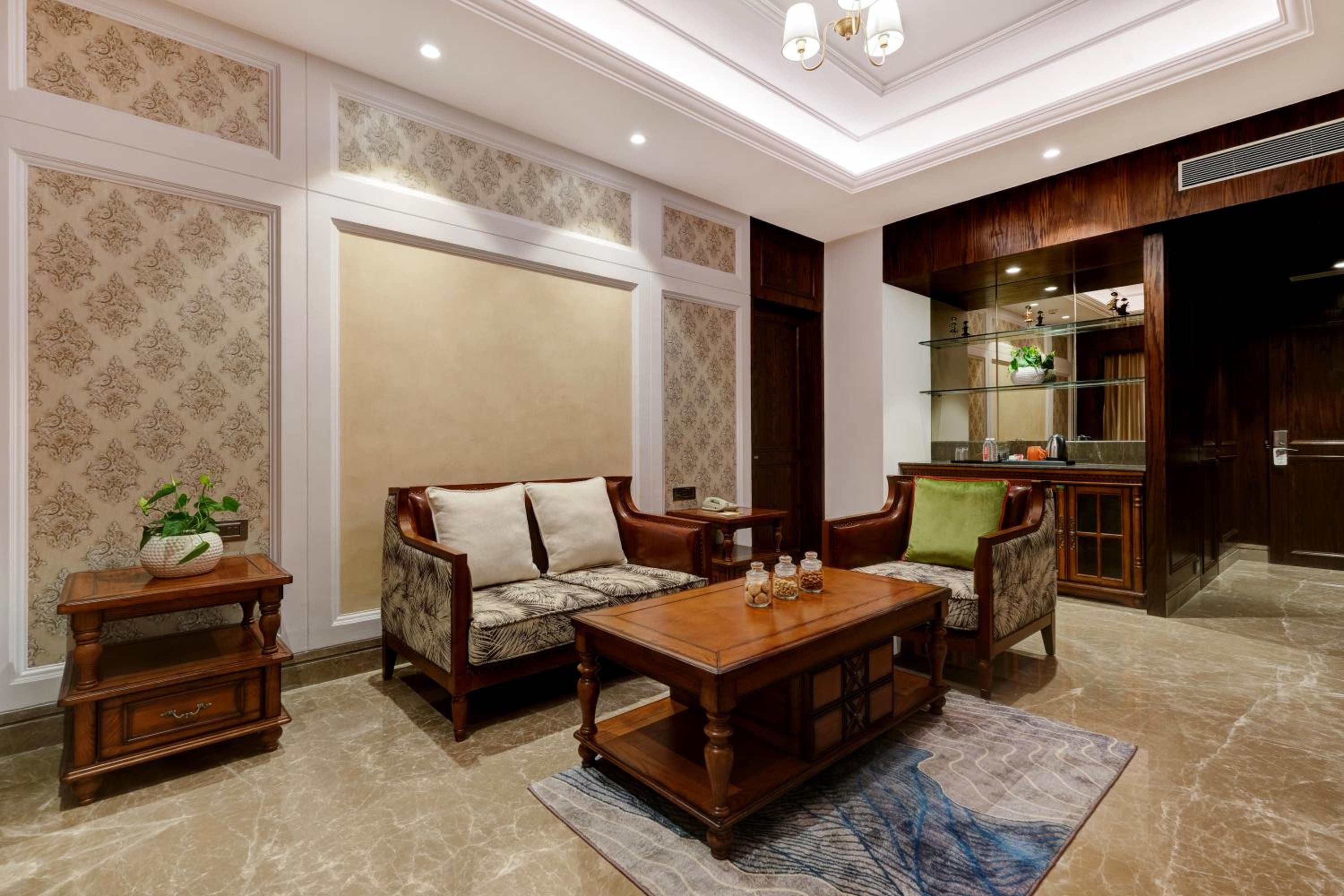 Executive King Suite - Photo 13