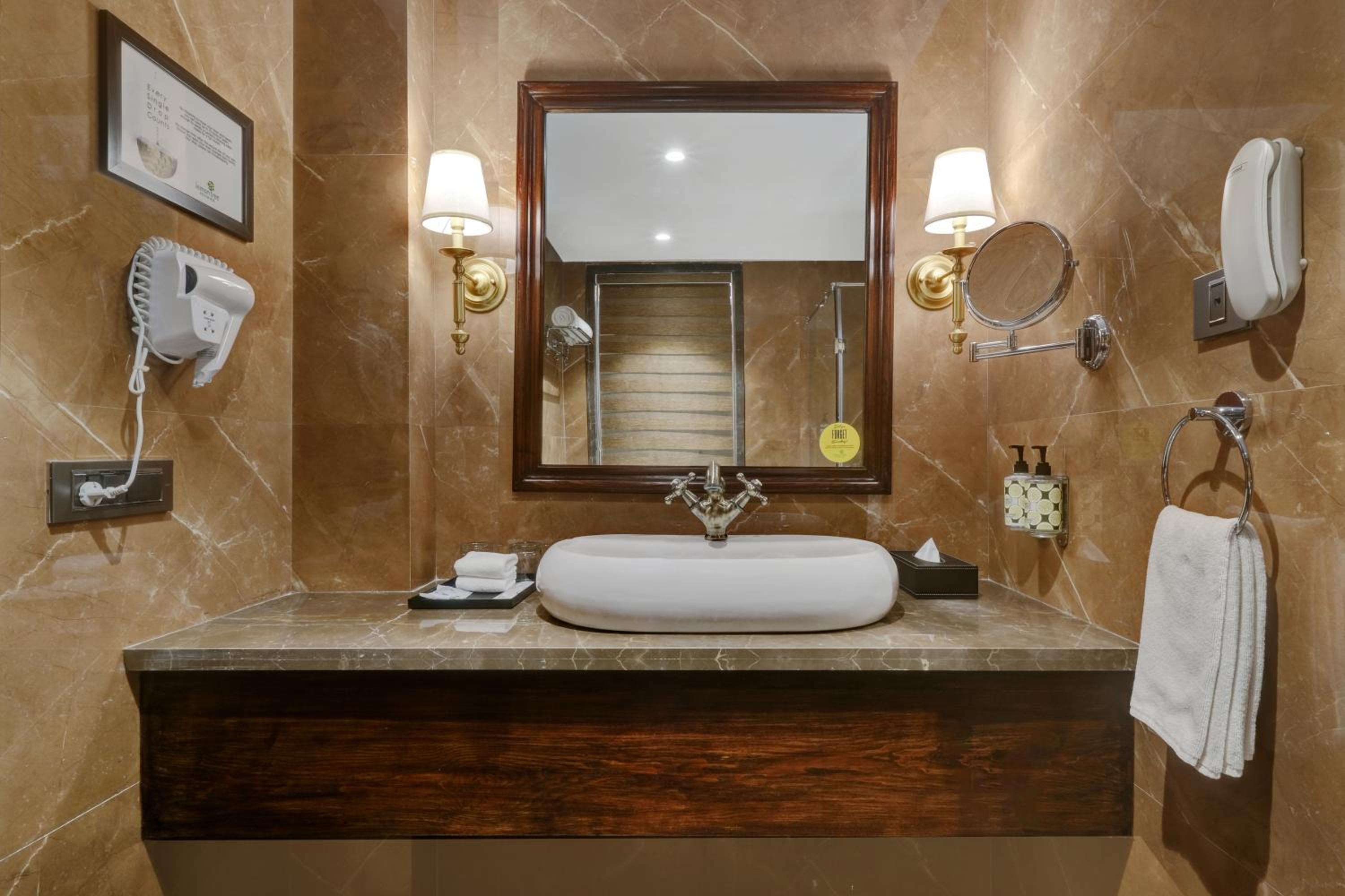 Executive King Suite - Photo 9