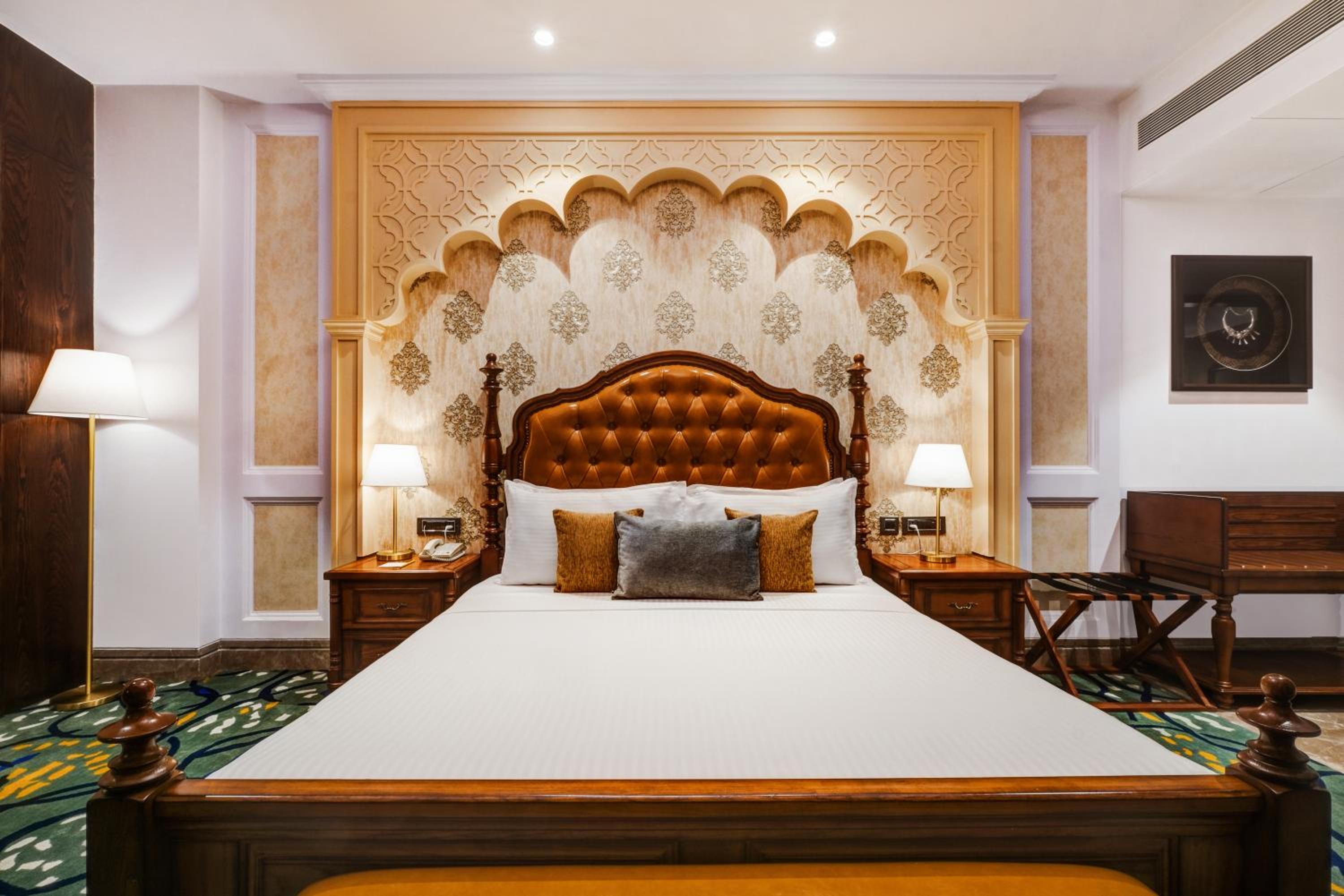 Executive King Suite - Photo 10