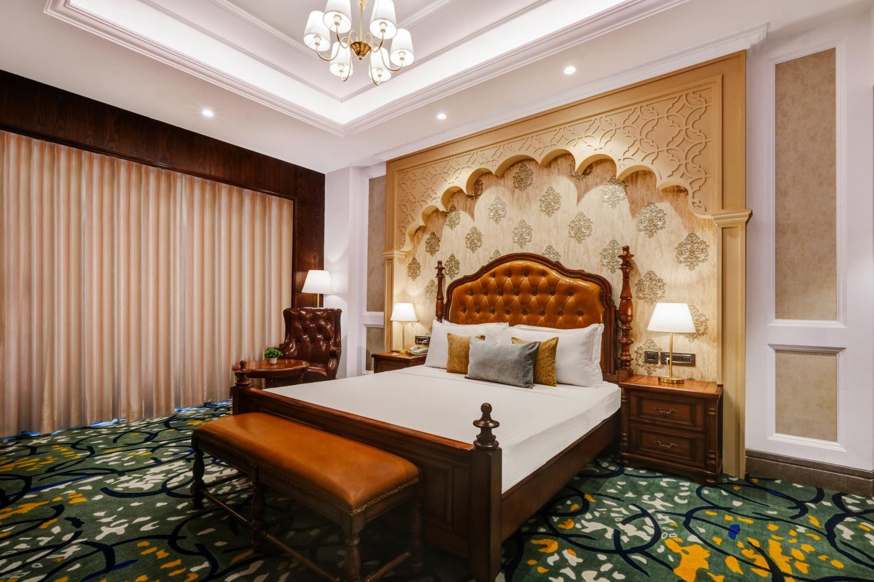 Executive King Suite - Photo 11
