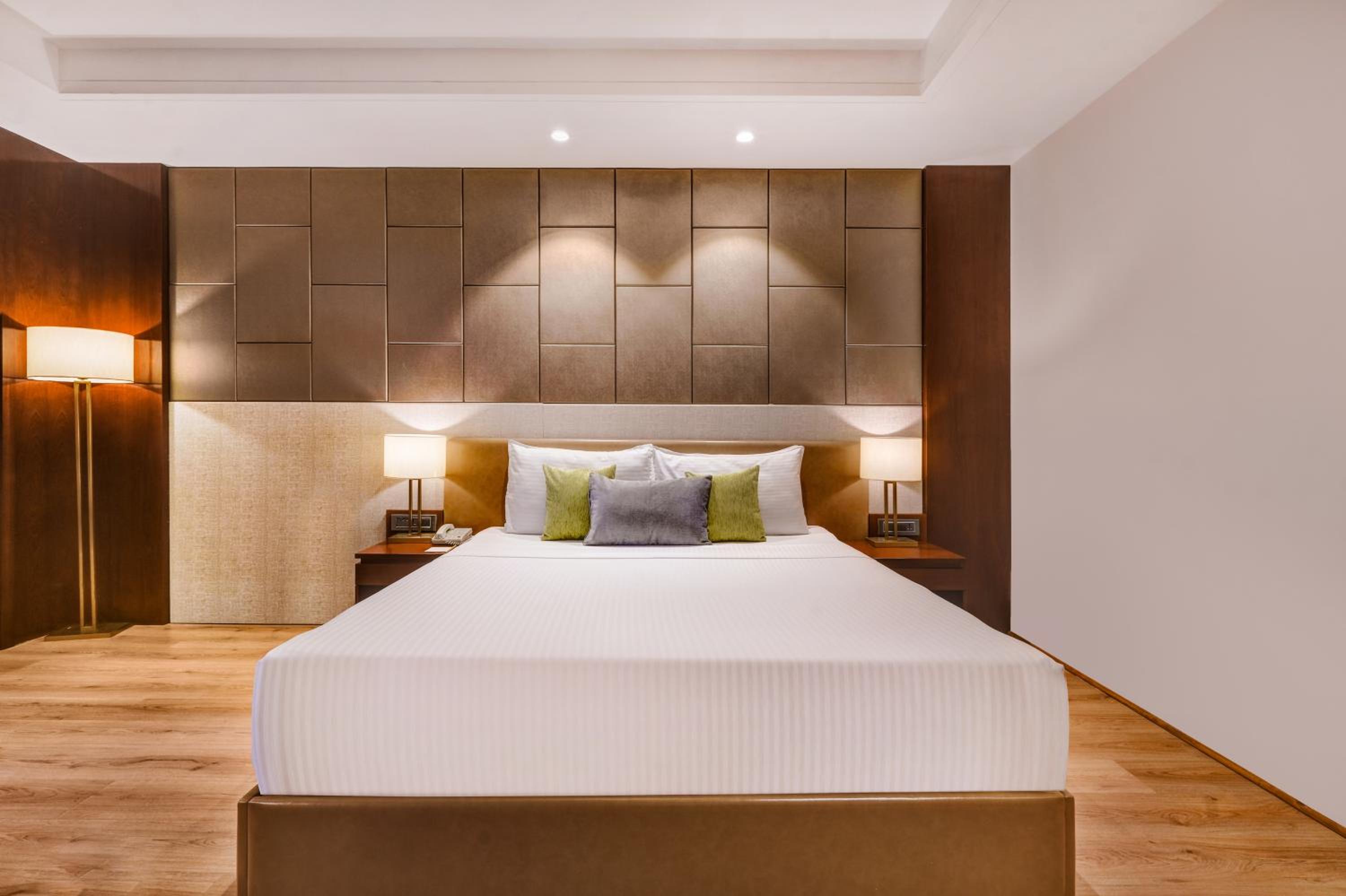 Executive King Room - Photo 10