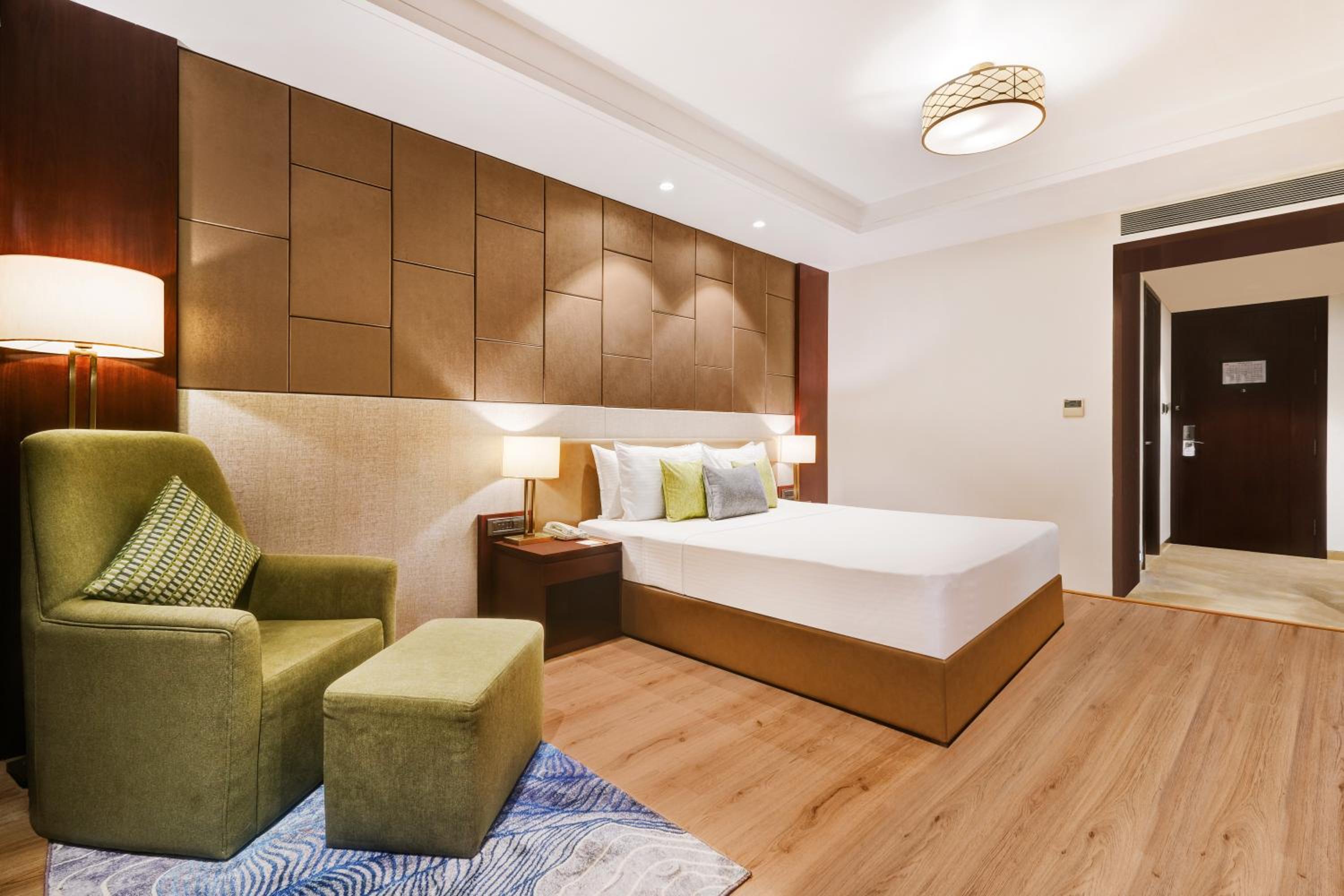 Executive King Room - Photo 11