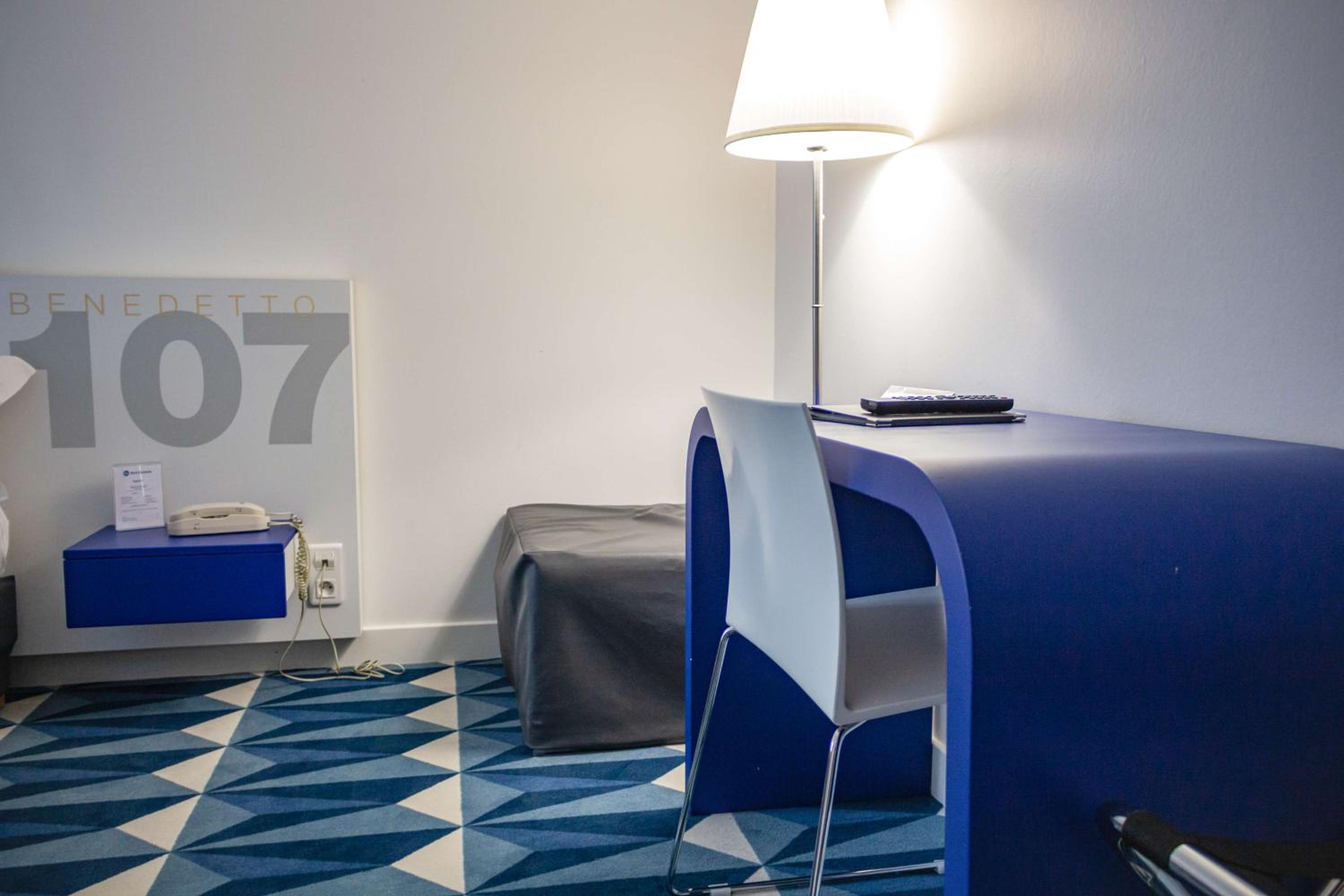 Superior King Room - Photo 3