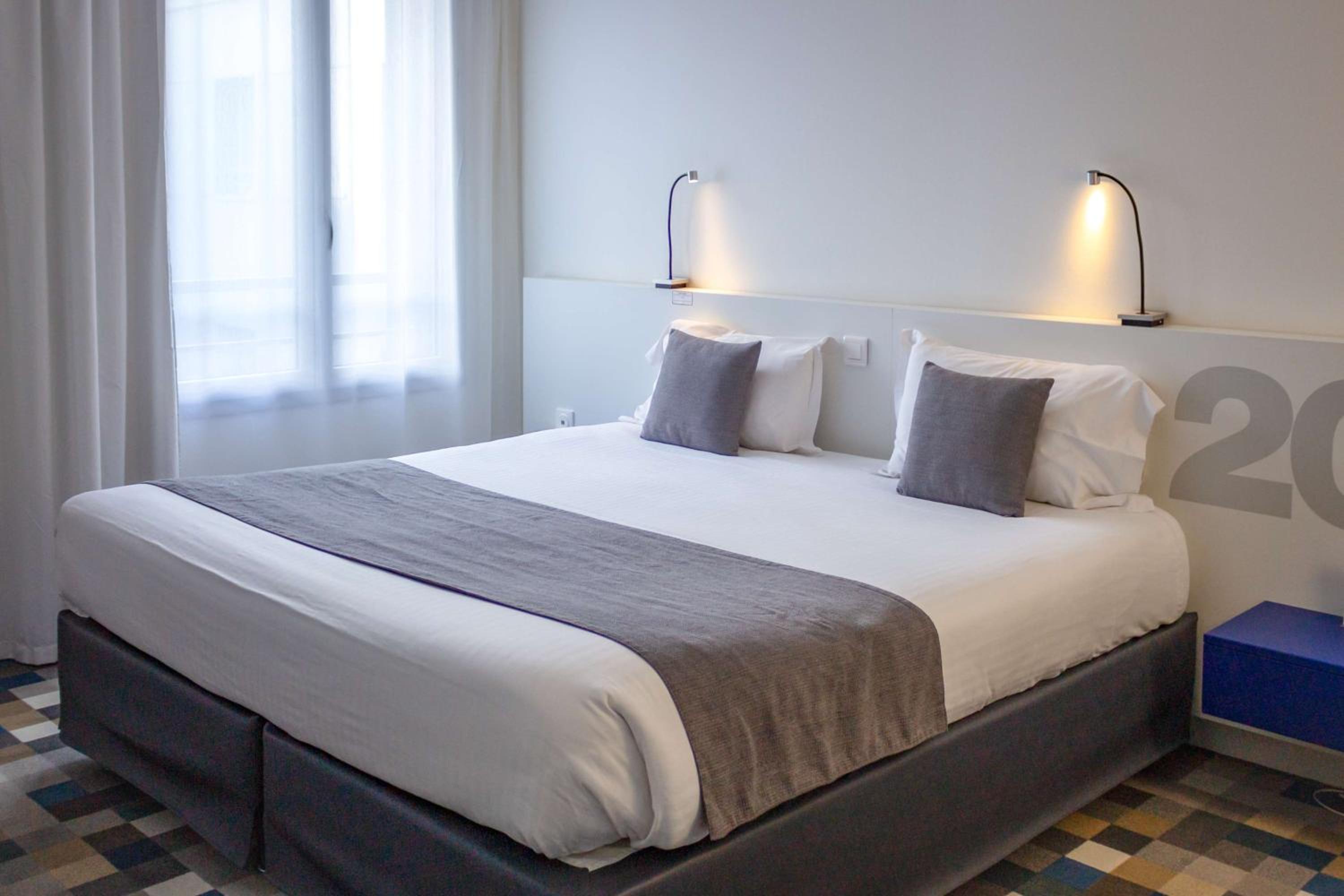 Superior King Room - Photo 8