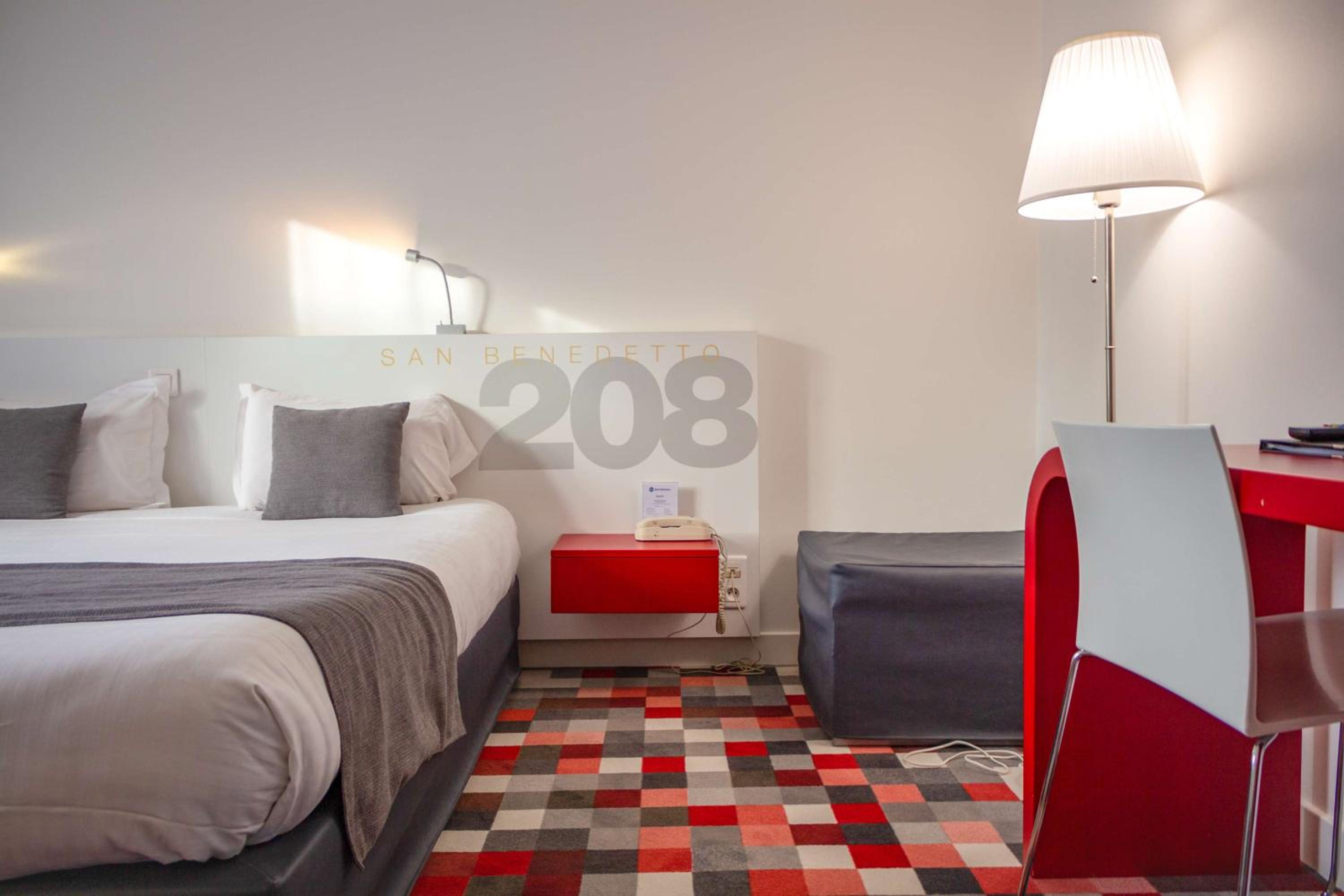 Superior King Room - Photo 7