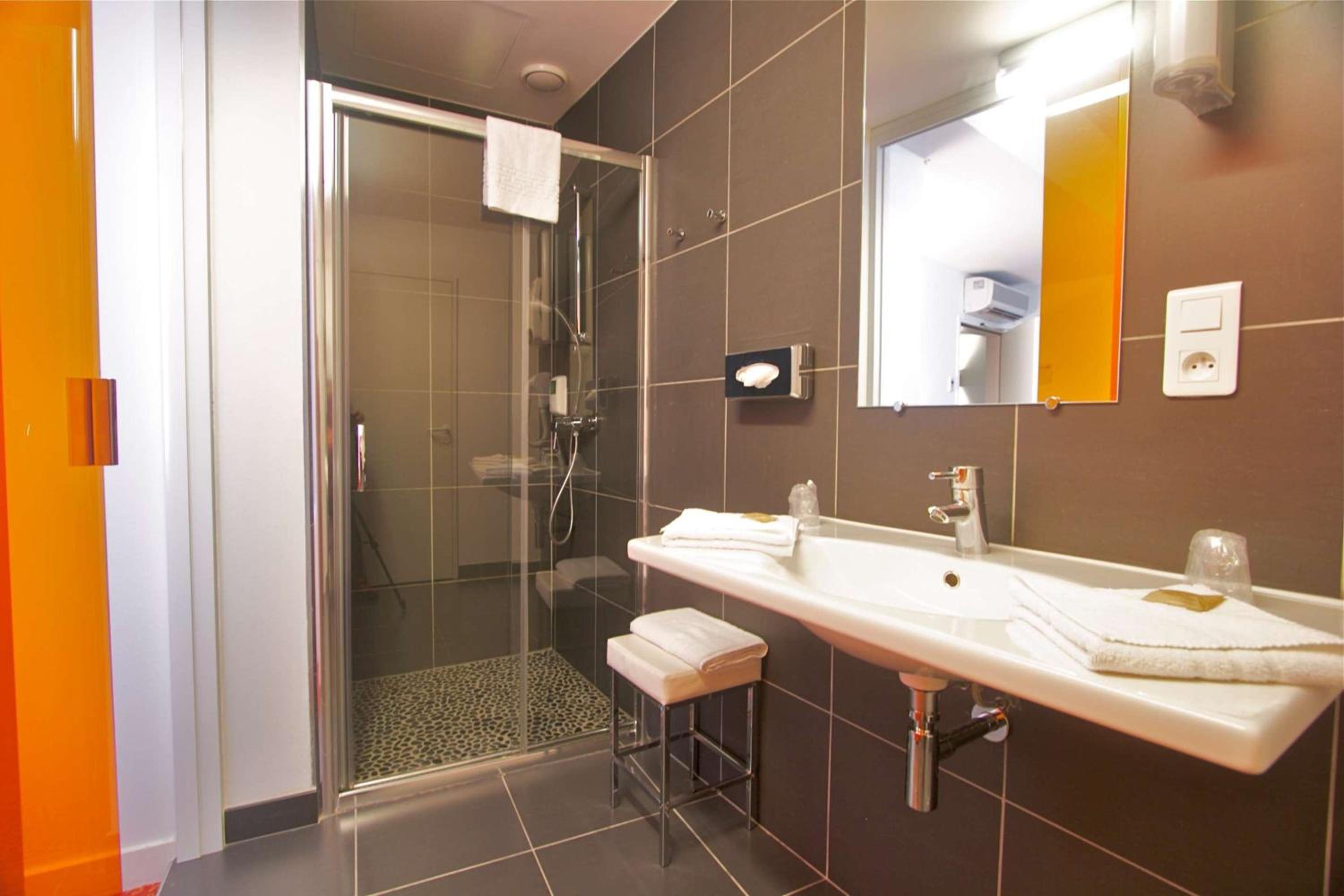 Classic Double Room with Double Bed - Non-Smoking - Photo 5