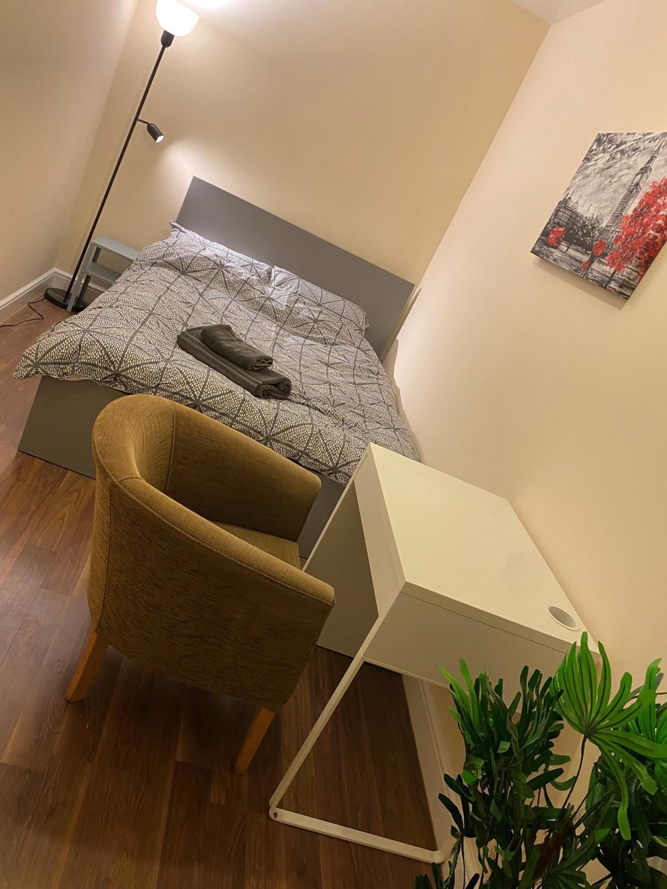 Double Room with Shared Bathroom photo 2
