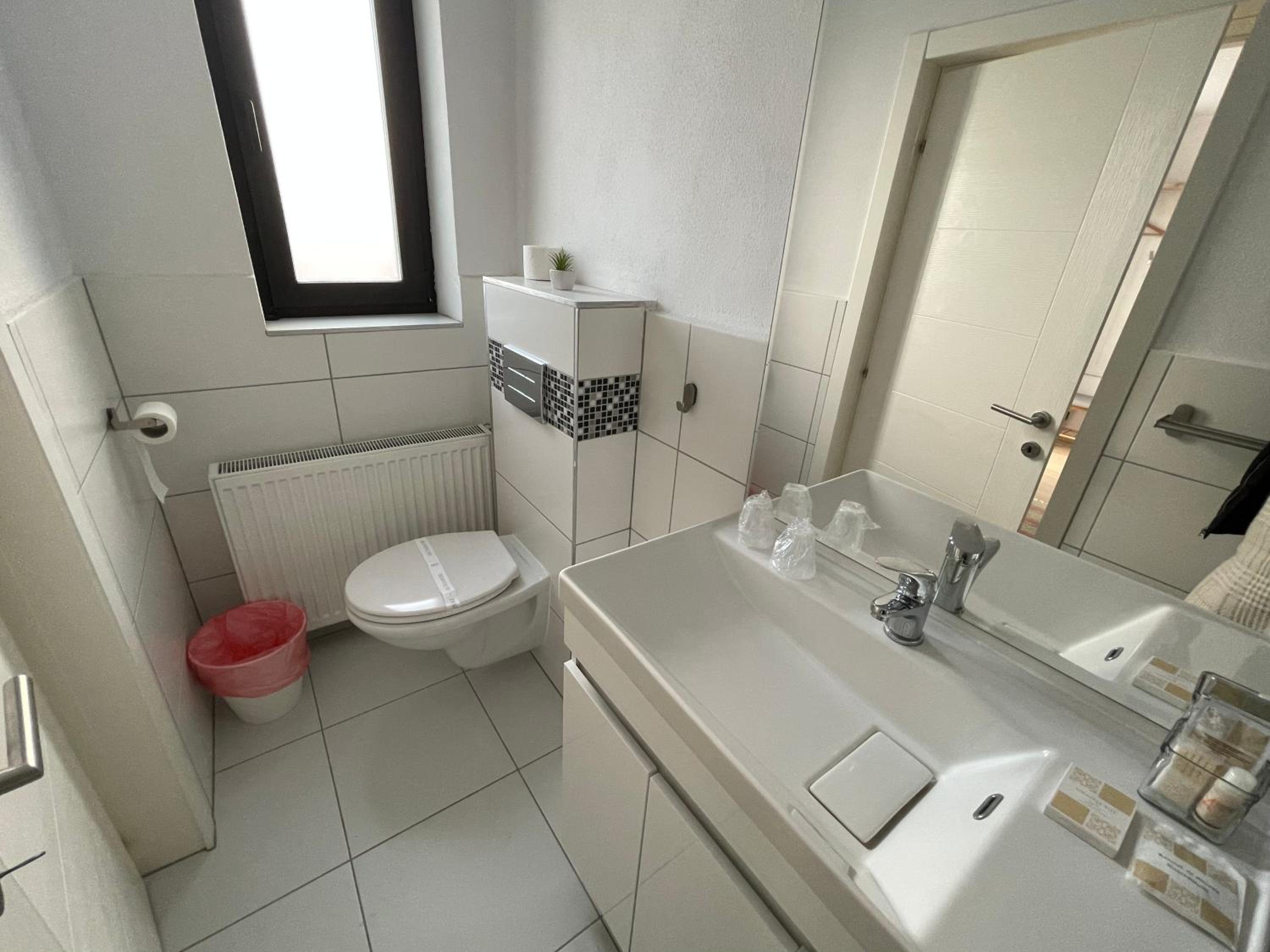 Double Room with Private Bathroom - Photo 3