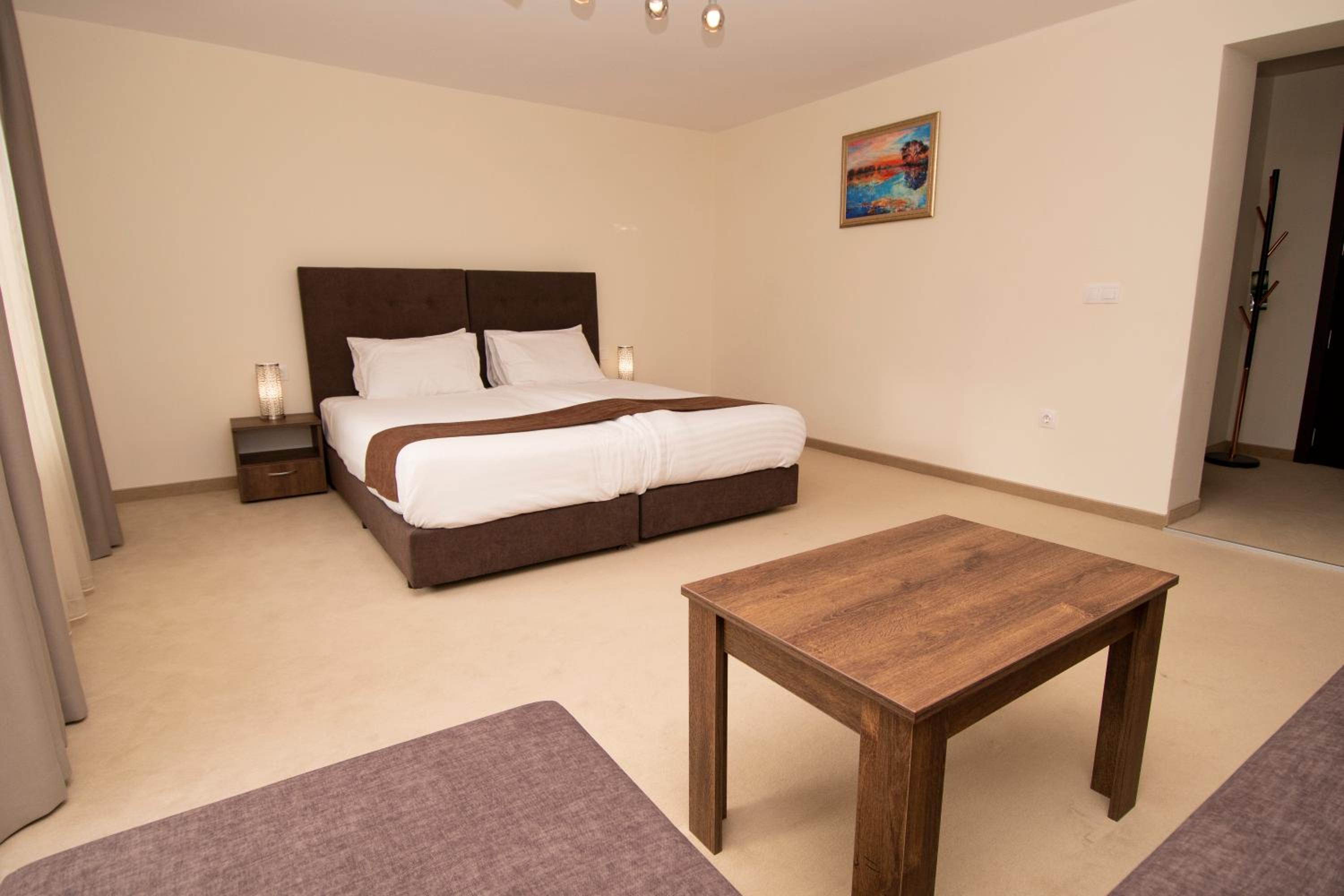 Standard Family Room - Photo 3