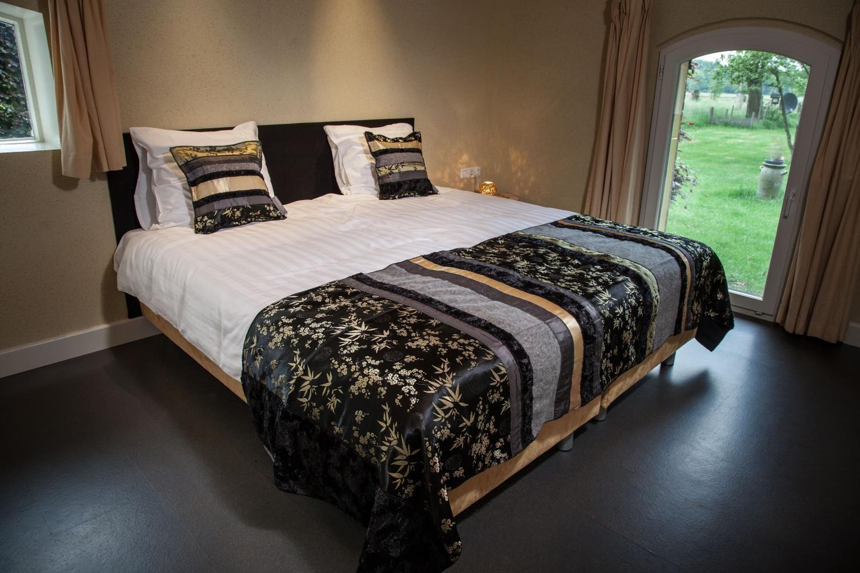 Superior Double Room with Private Bathroom and Garden View photo 1