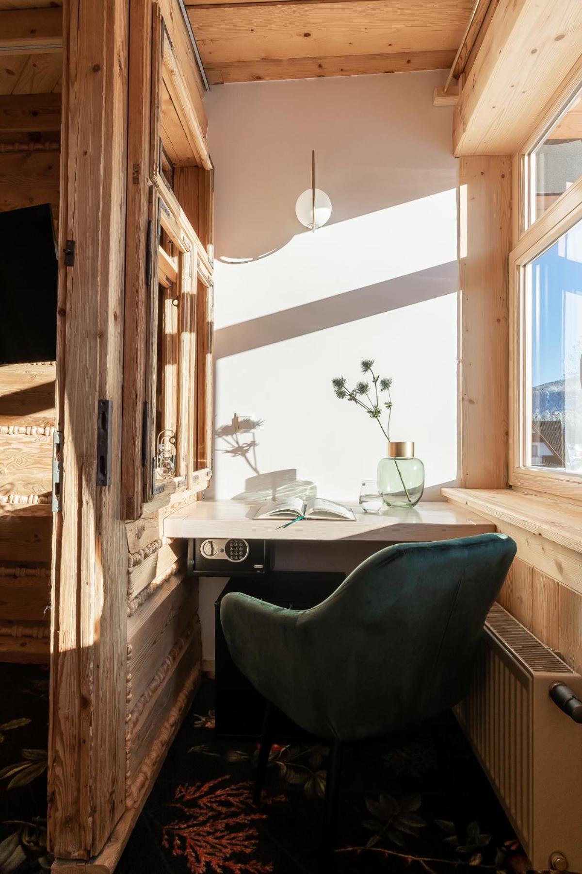 Deluxe Double Room with Mountain View and Mezzanine - Photo 10