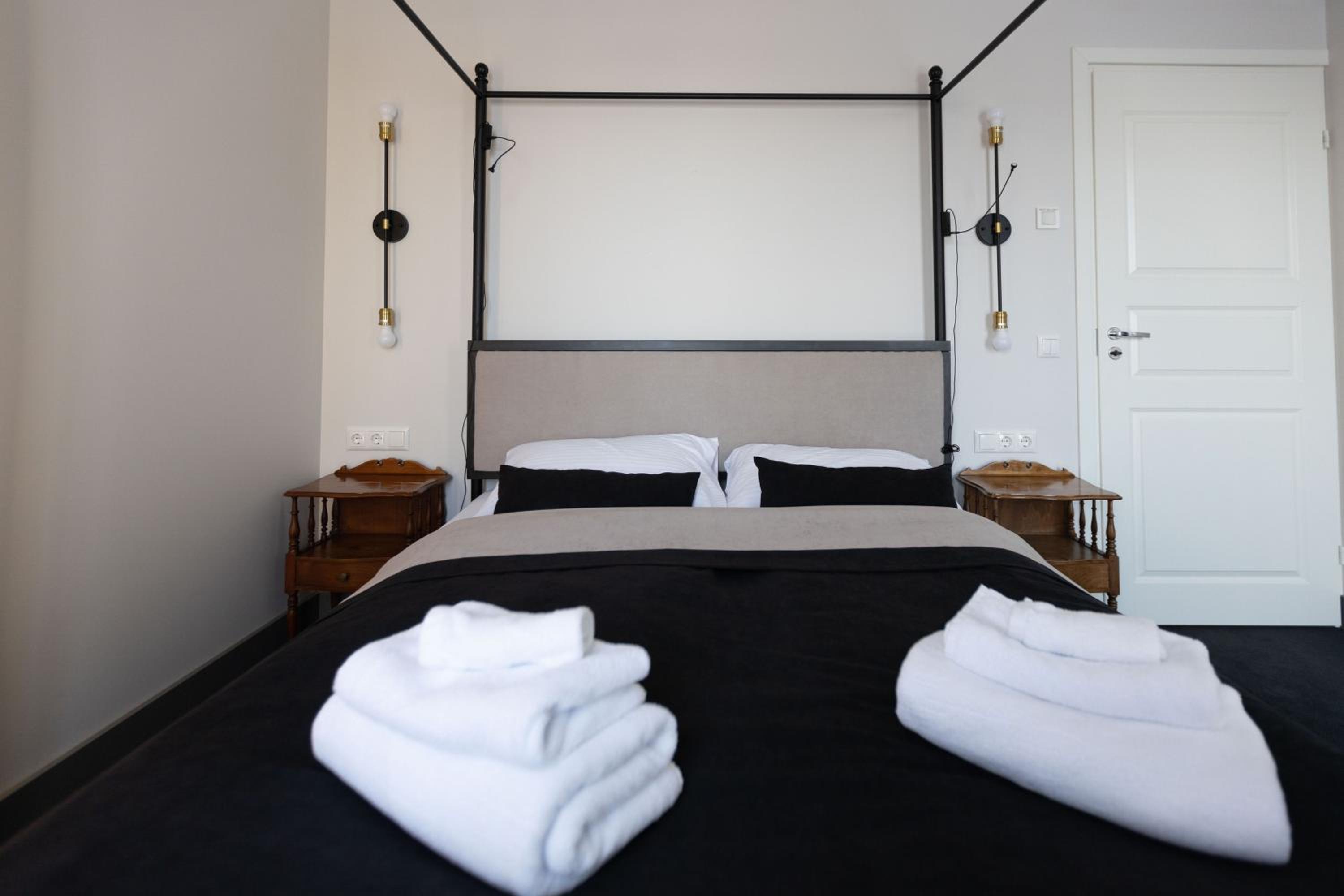 Quadruple Room with Balcony - Photo 3