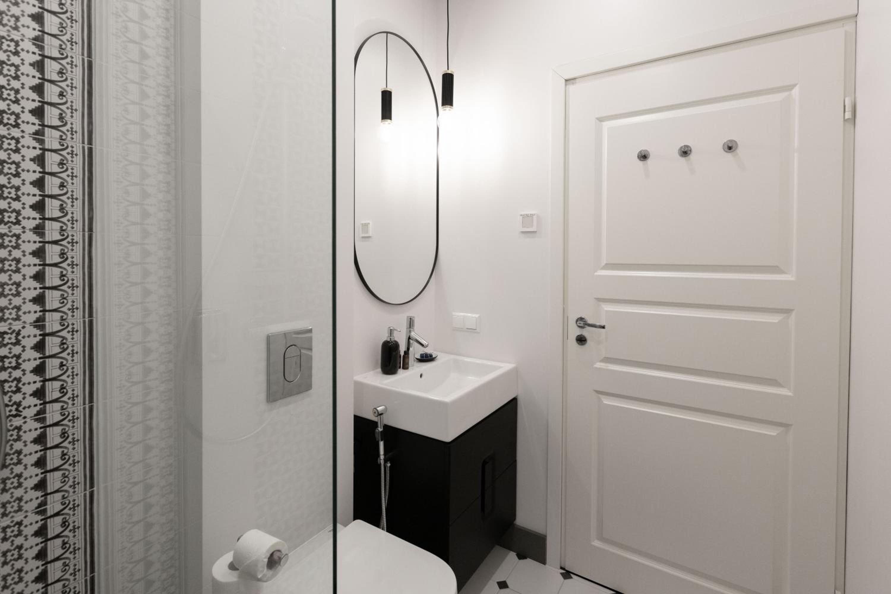 Quadruple Room with Balcony - Photo 12