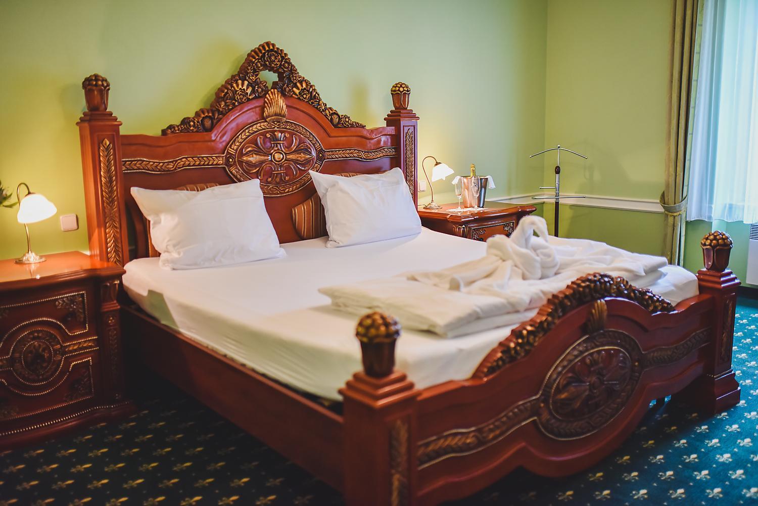 Deluxe King Suite photo 1