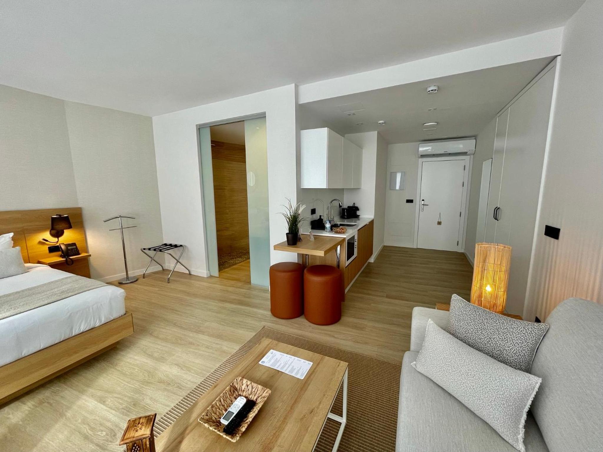 Deluxe Suite - Photo 1