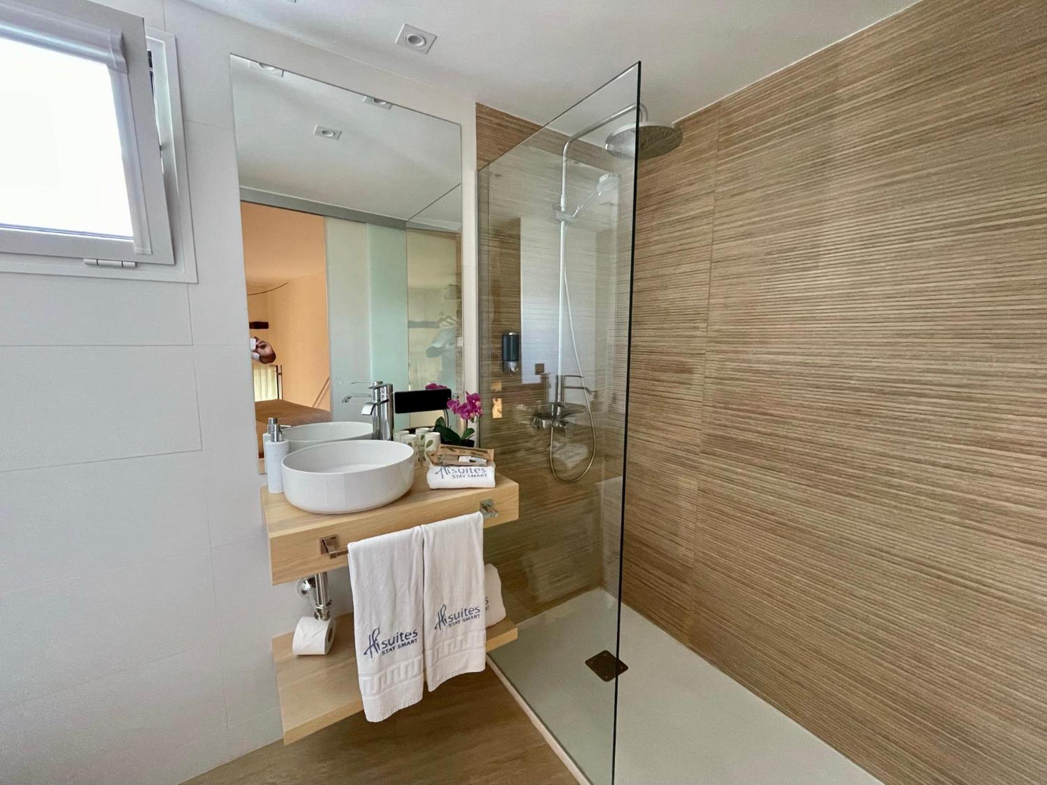 Duplex Suite - Photo 3