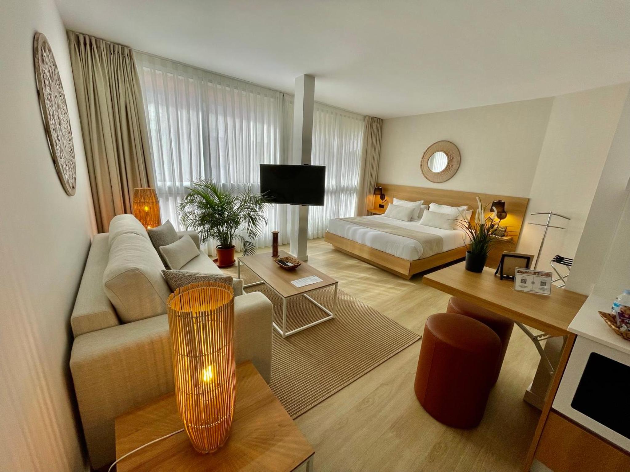 Deluxe Suite - Photo 5