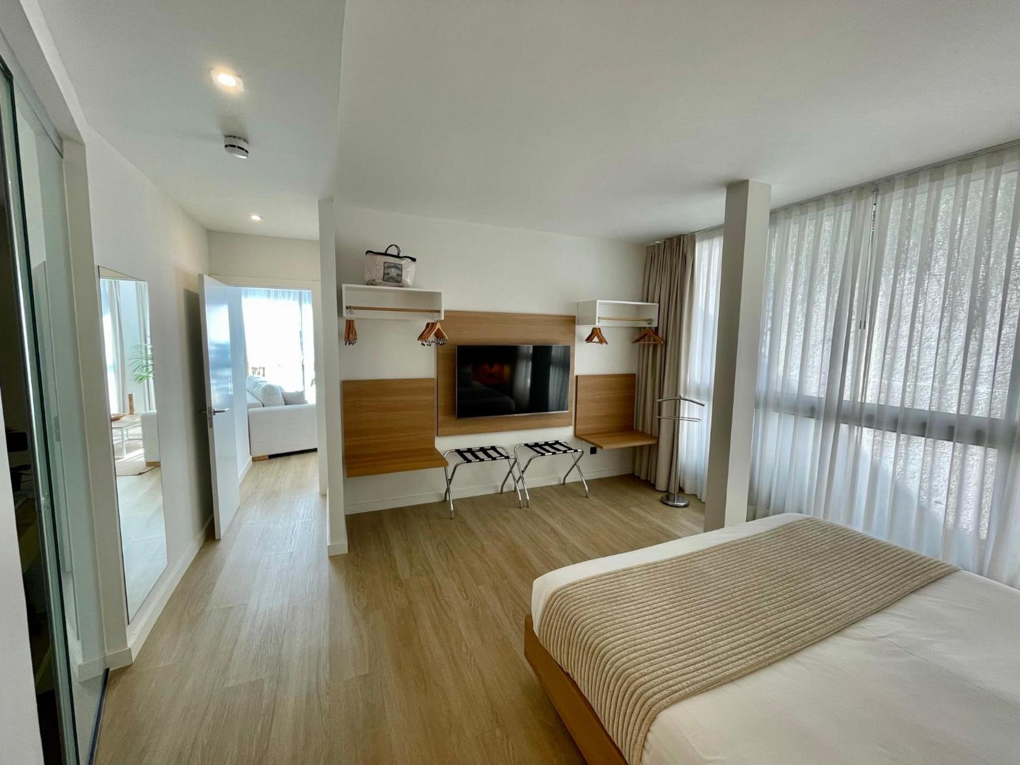 Executive Suite - Photo 4