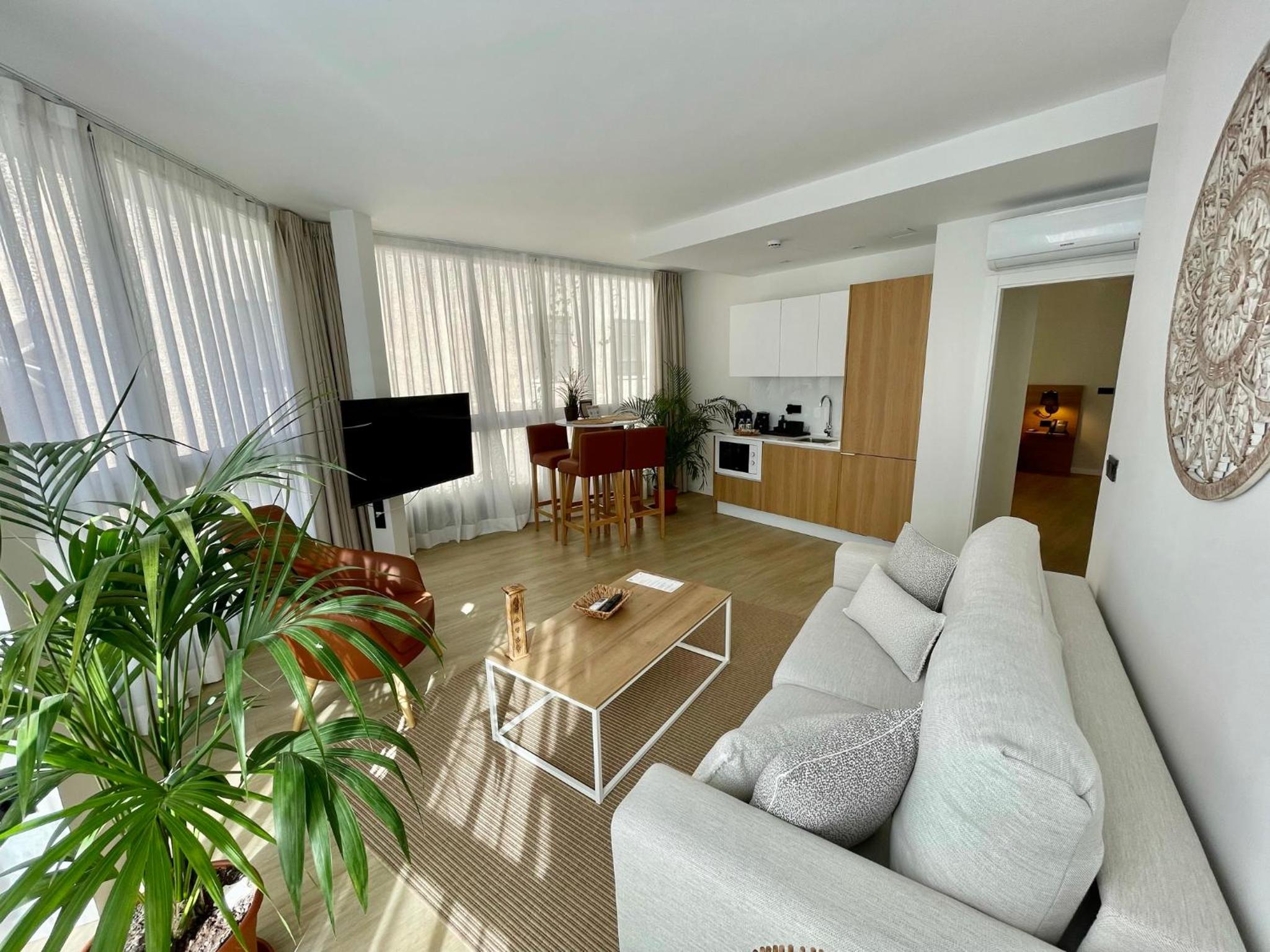 Executive Suite - Photo 6