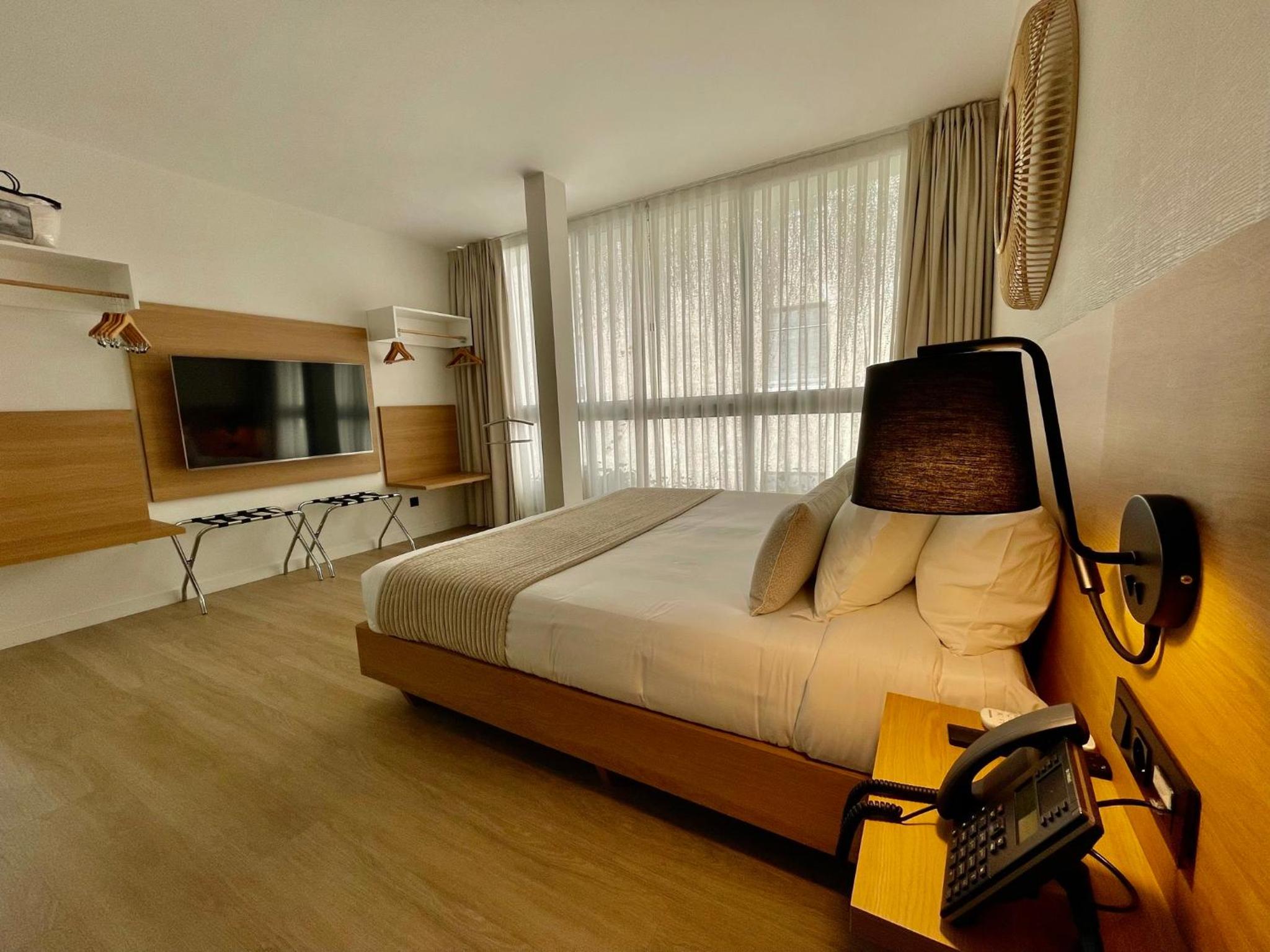 Executive Suite - Photo 3