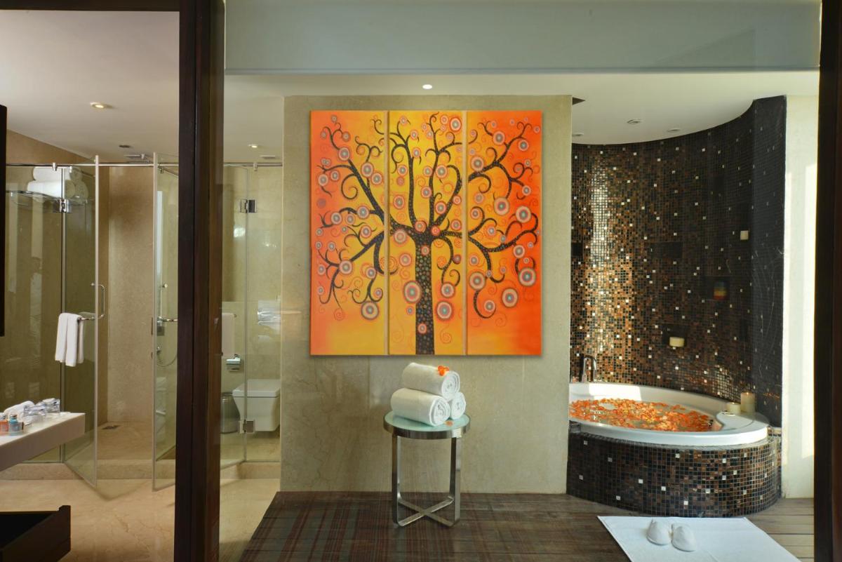 Junior King Suite photo 3