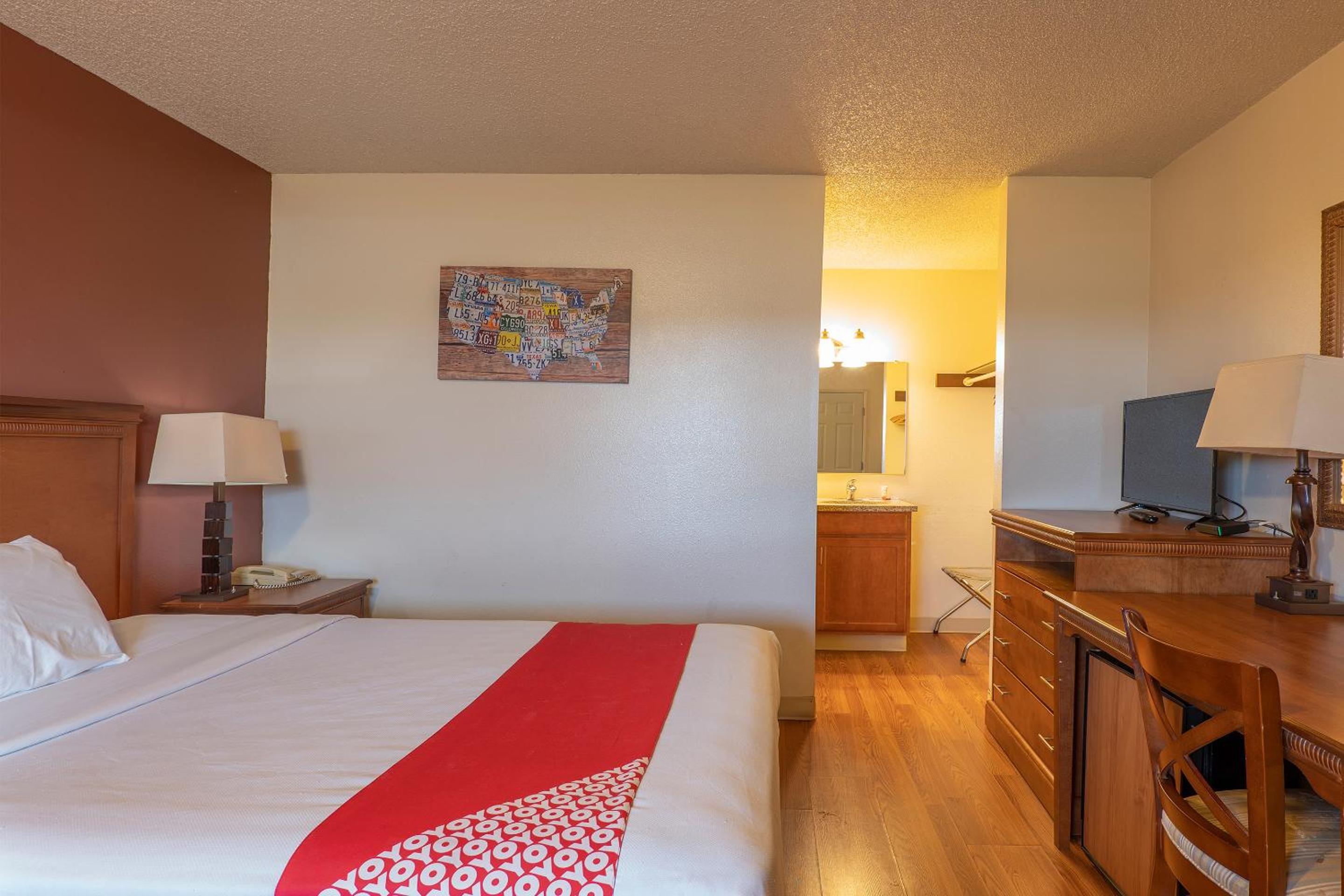 Queen Room - Disability Access photo 3
