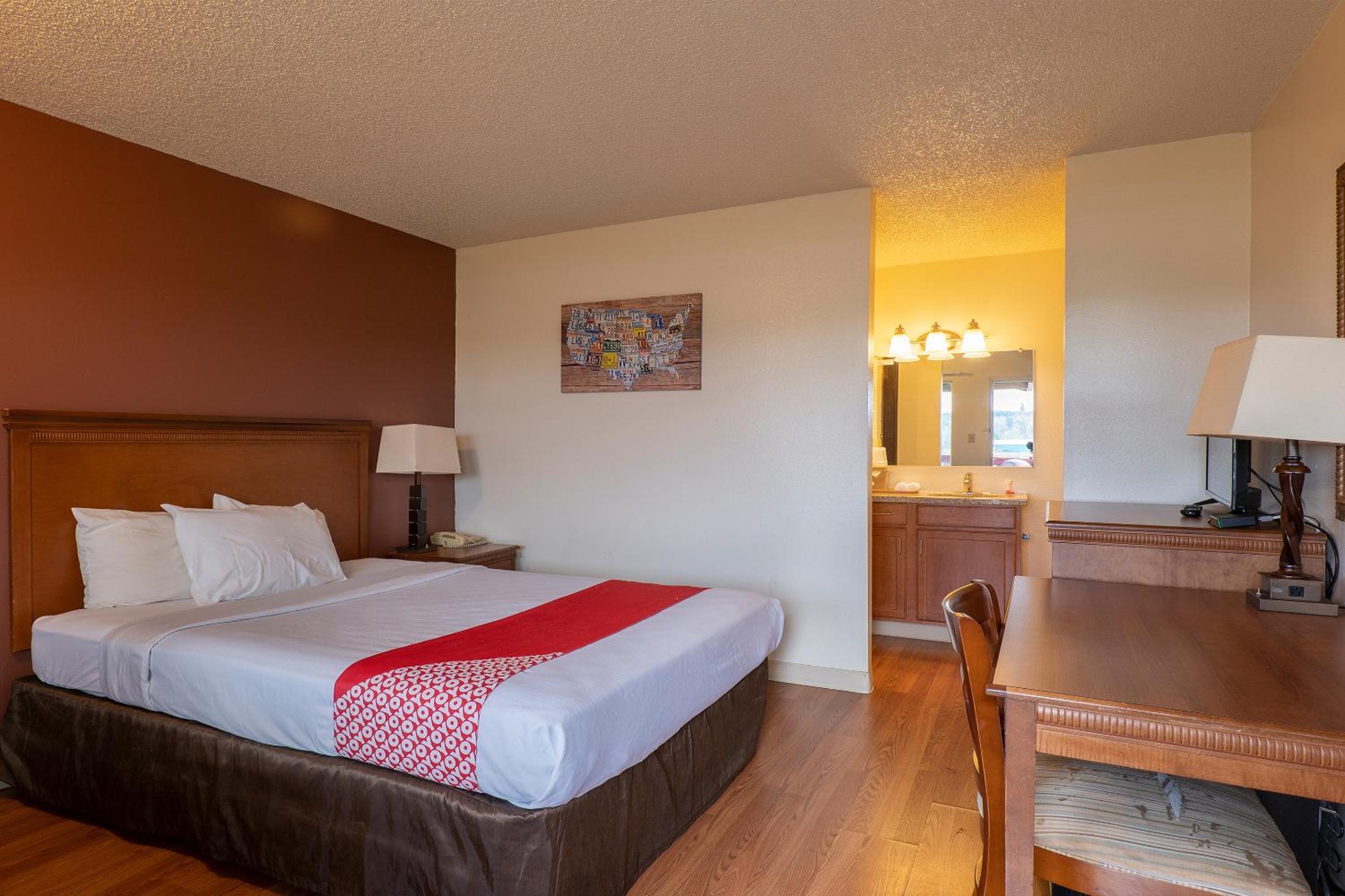 Queen Room - Disability Access photo 1