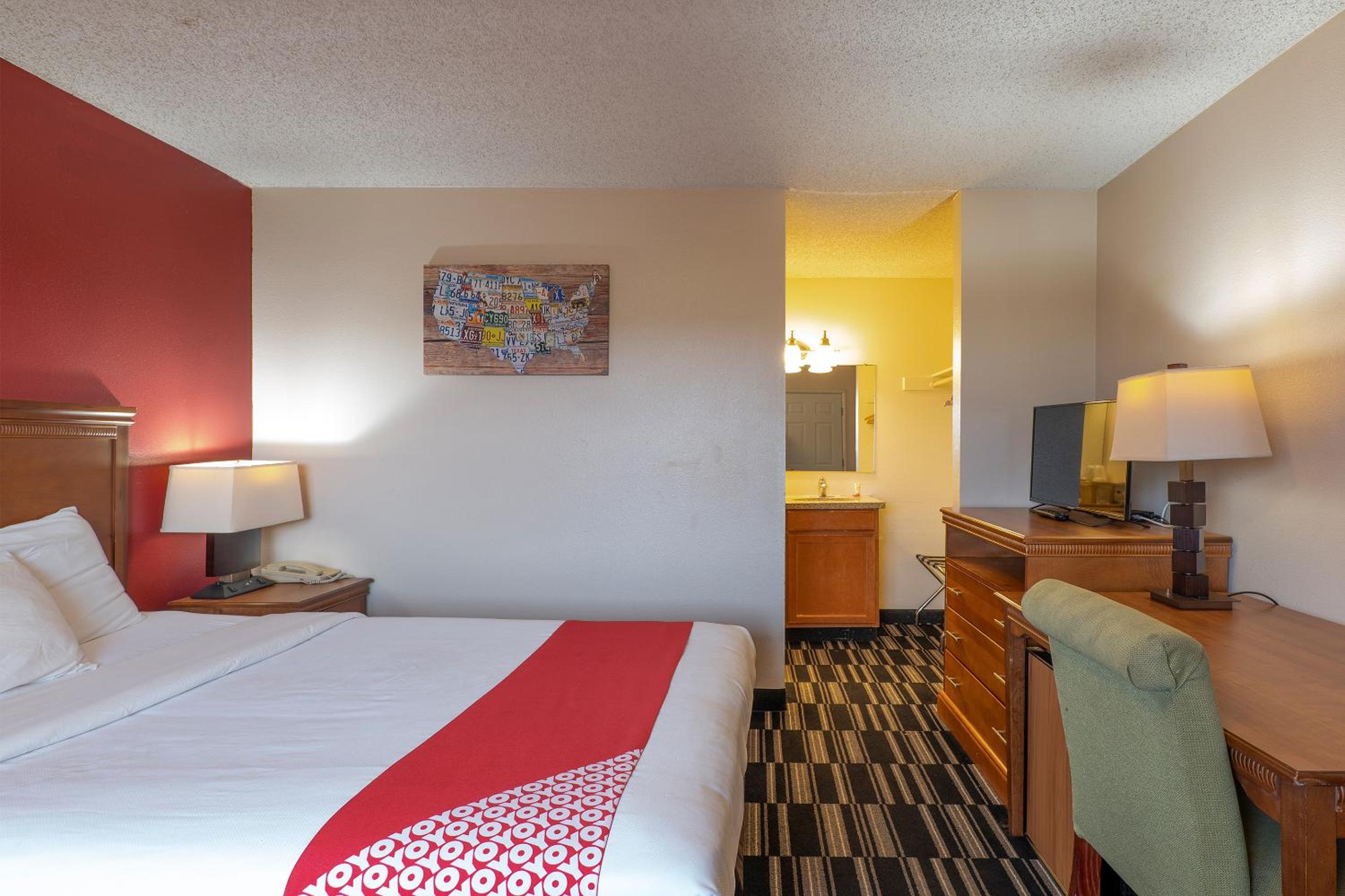 Queen Room photo 1