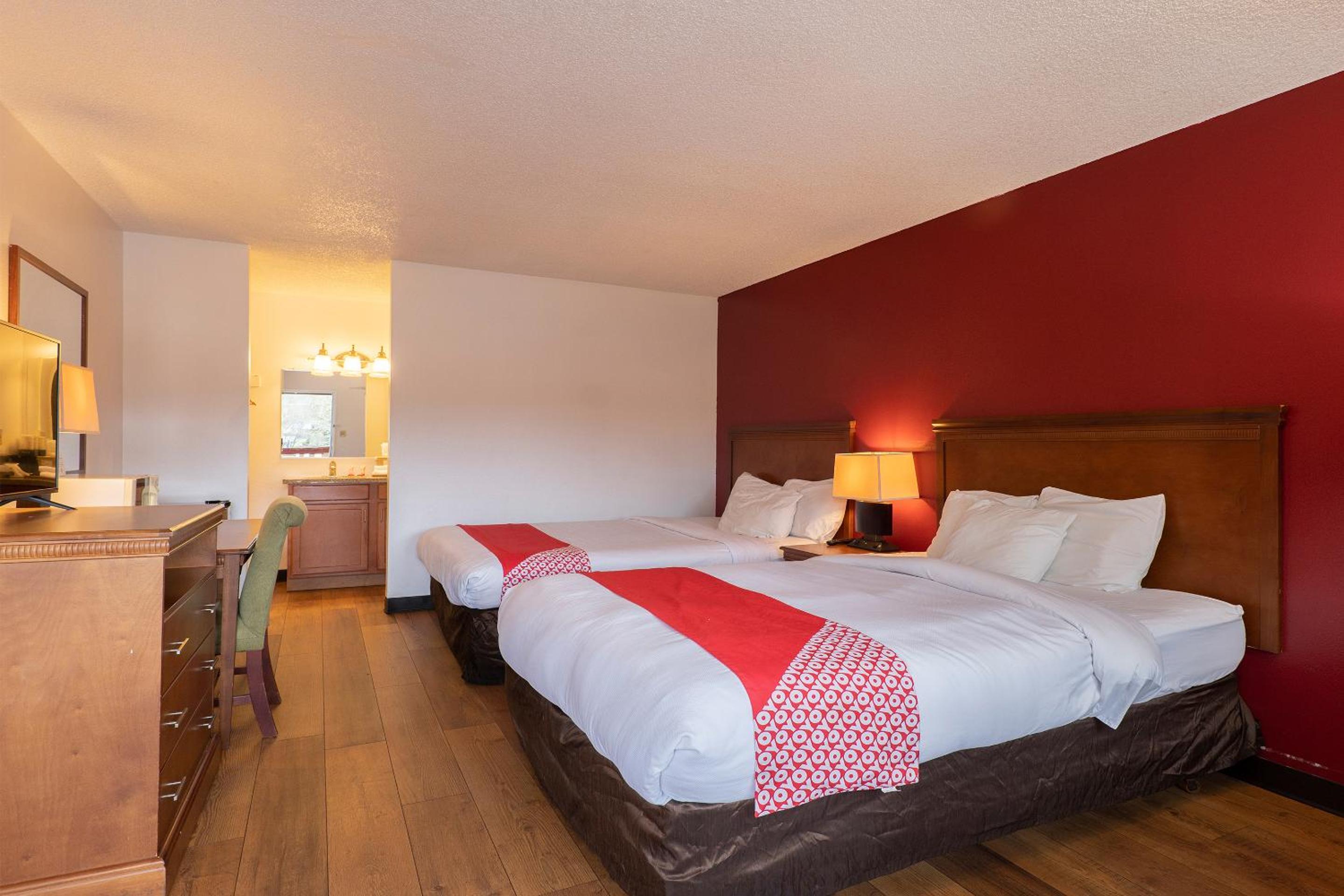 Queen Room With Two Queen Beds photo 1